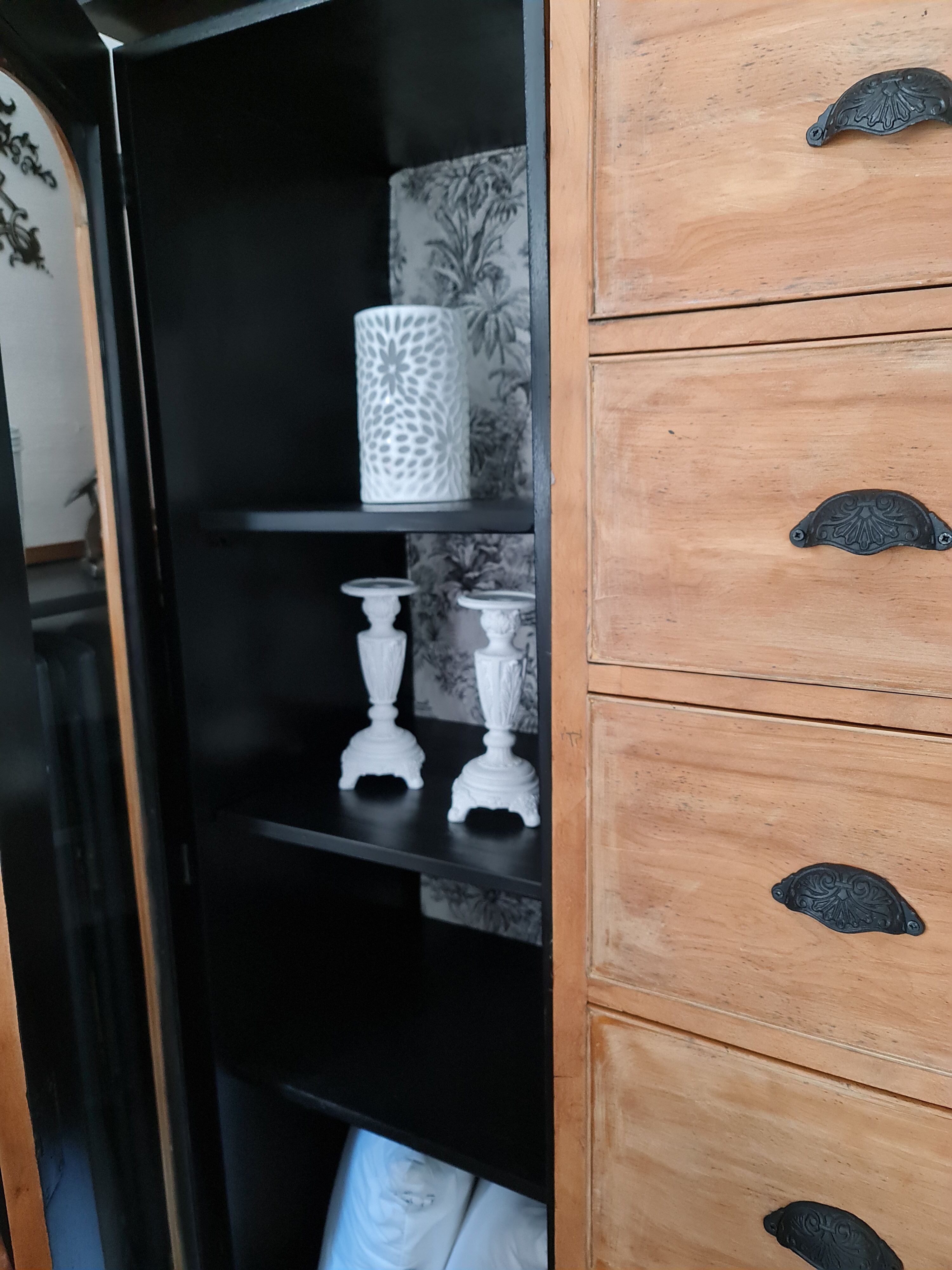 Furniture oftier in raw and black lemon tree and background dresses in cotton wool and black jungle print fabrics