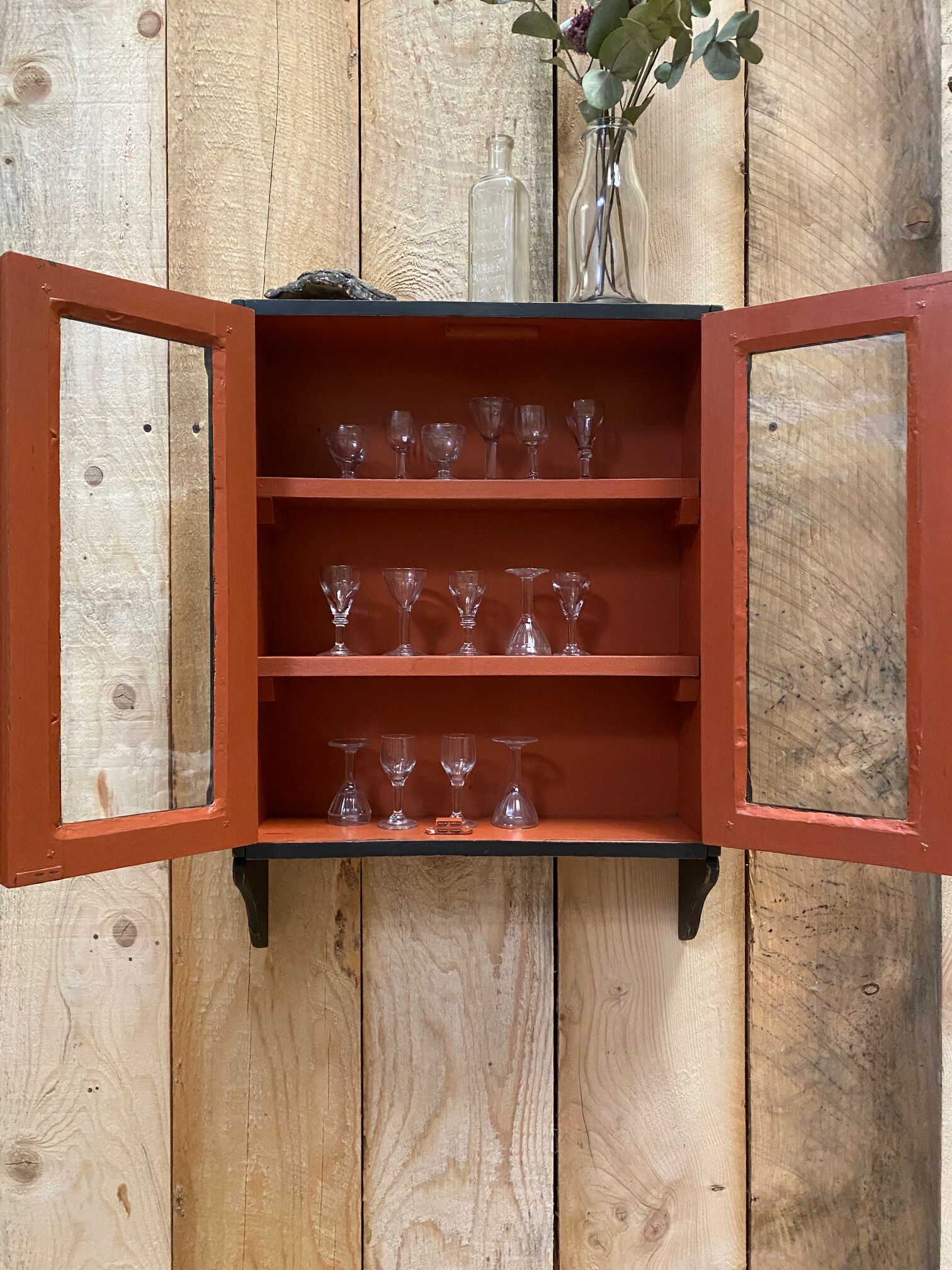 Antique hanging case