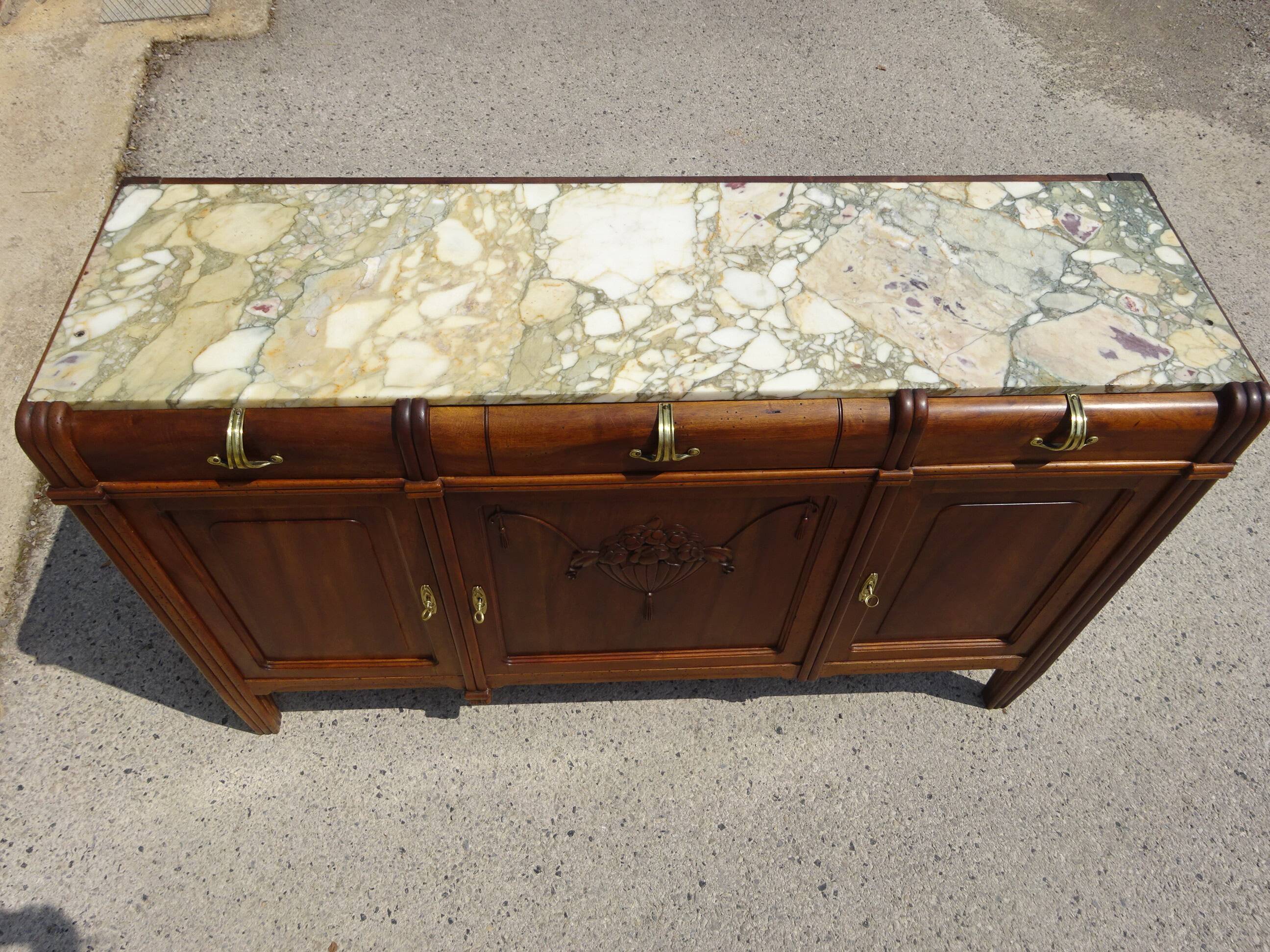 Art Deco sideboard in walnut with a marble top