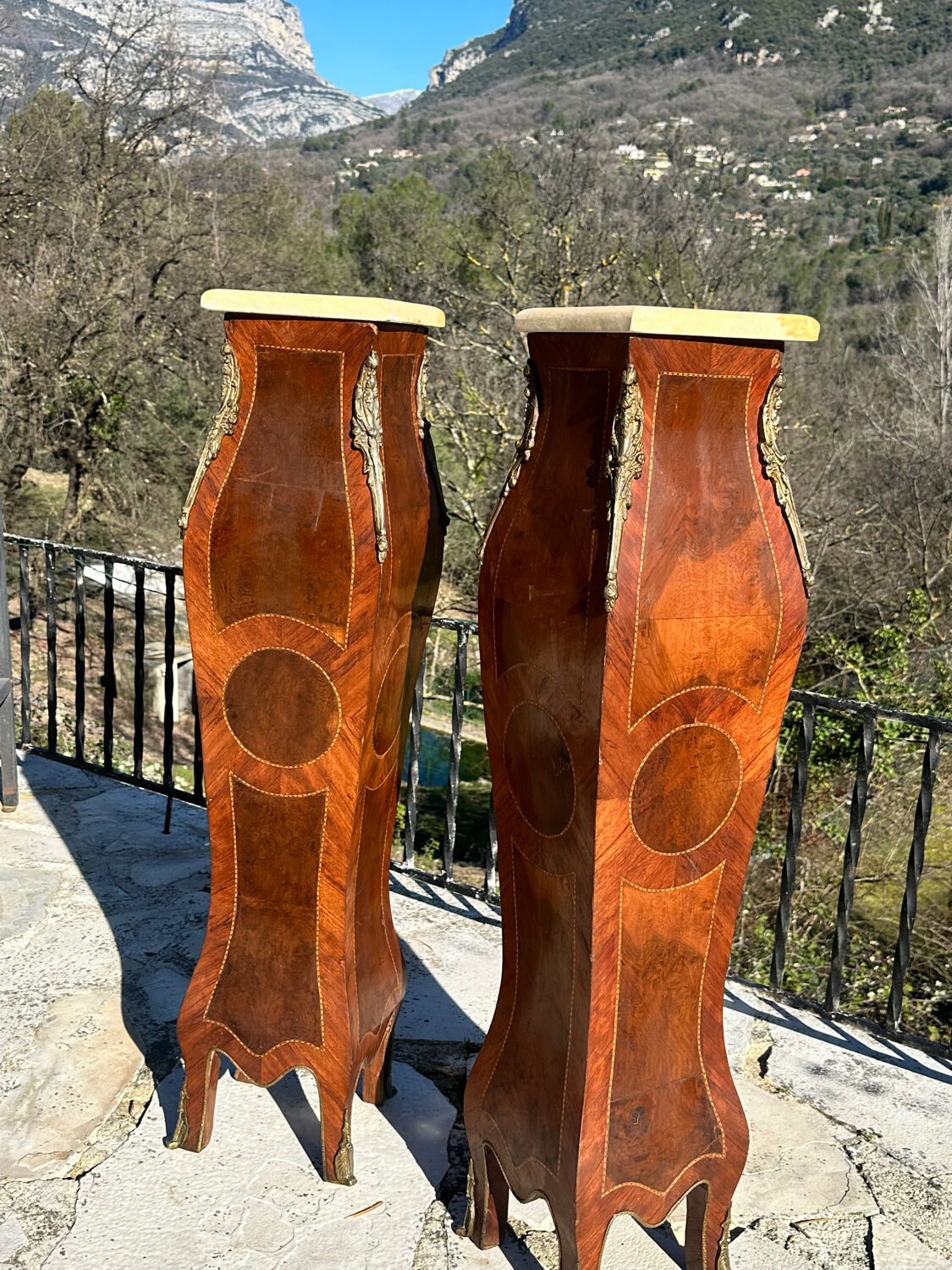 Pair of sleeves or columns in marquetry in the Louis XV style.