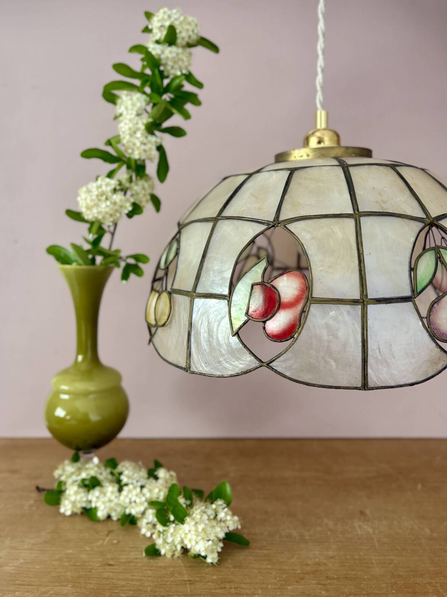 Vintage mother-of-pearl and brass lampshade pendant light with fruit decorations (2)