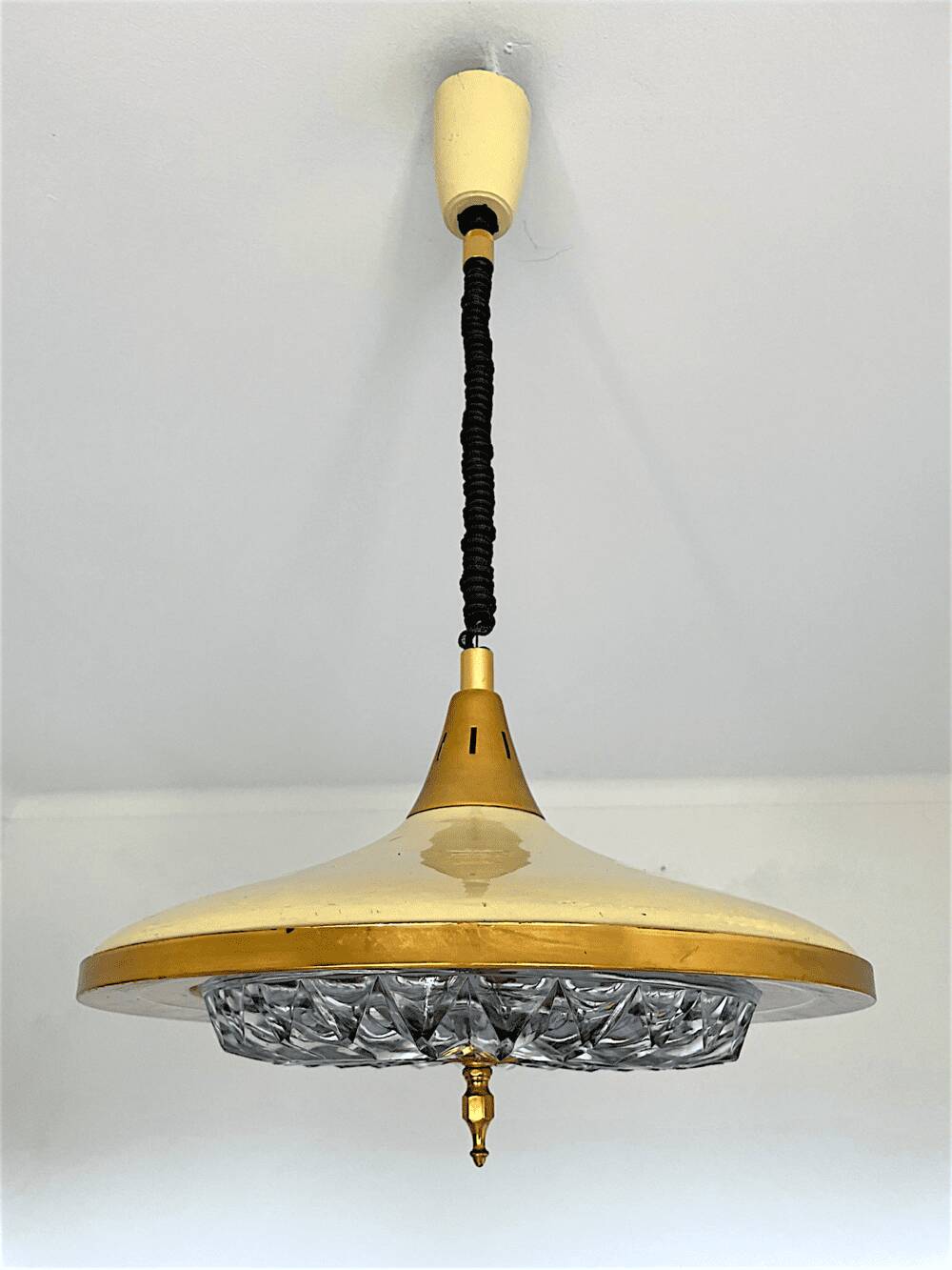Retractable metal and  glass pull down pendant