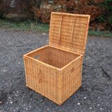 Wicker chest