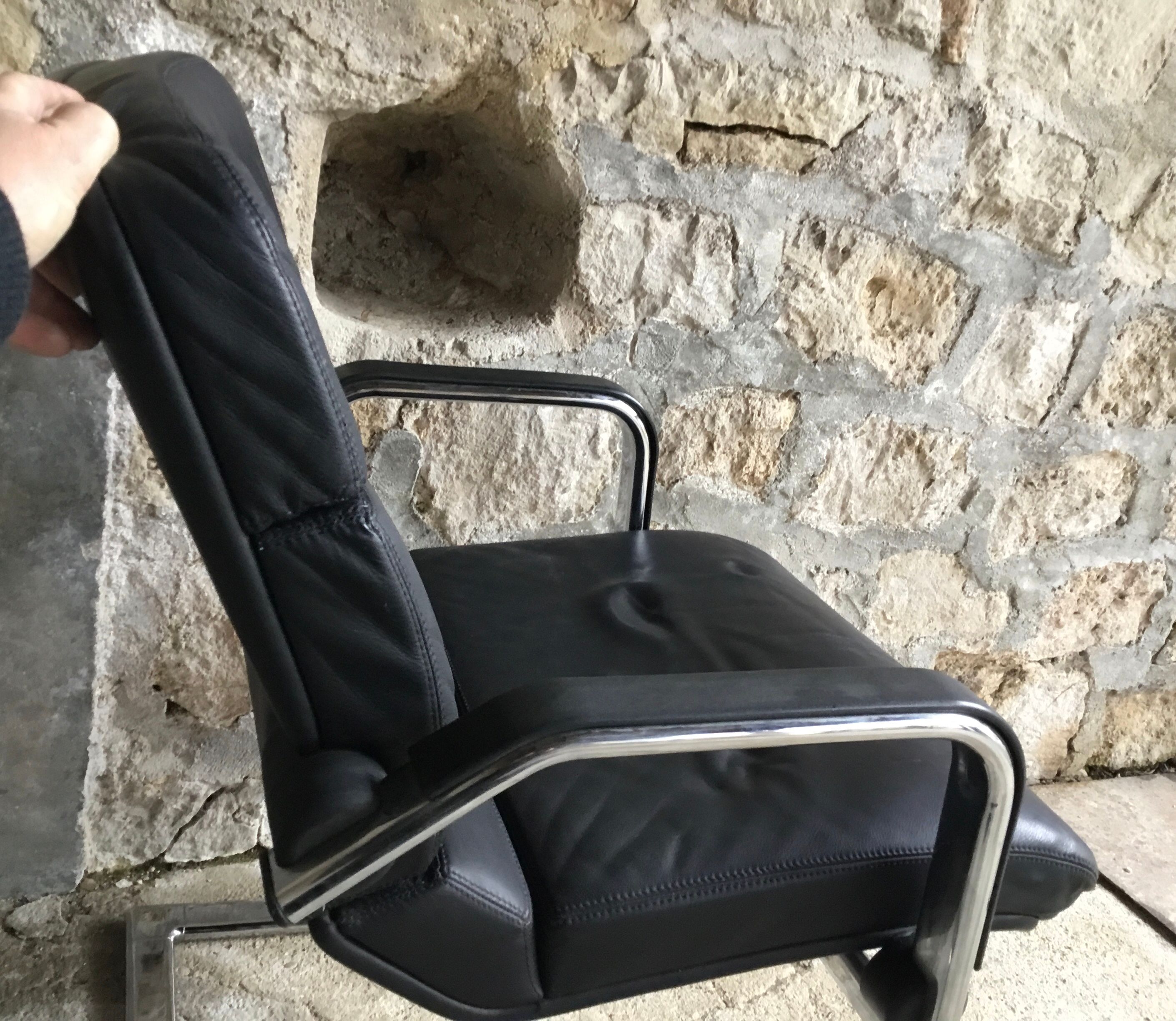Ahrend Cirkel cantilever recliner desk - black leather - late 20th century