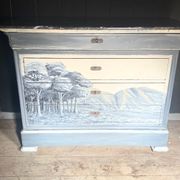 Commode Louis Philippe datant du 19e siècle avec marbre, peinture et patine
