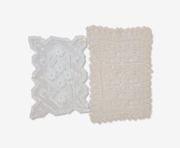 Lot de 2 napperons anciens faits main