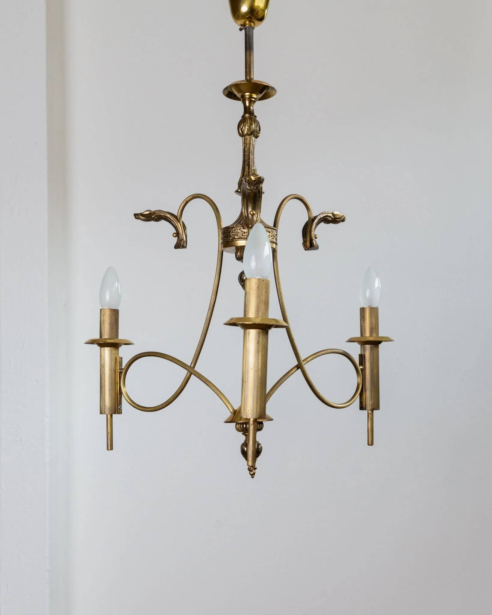Doré laiton Brass chandelier, 1930s antique ceiling lamp with 3 lights, ribbed design