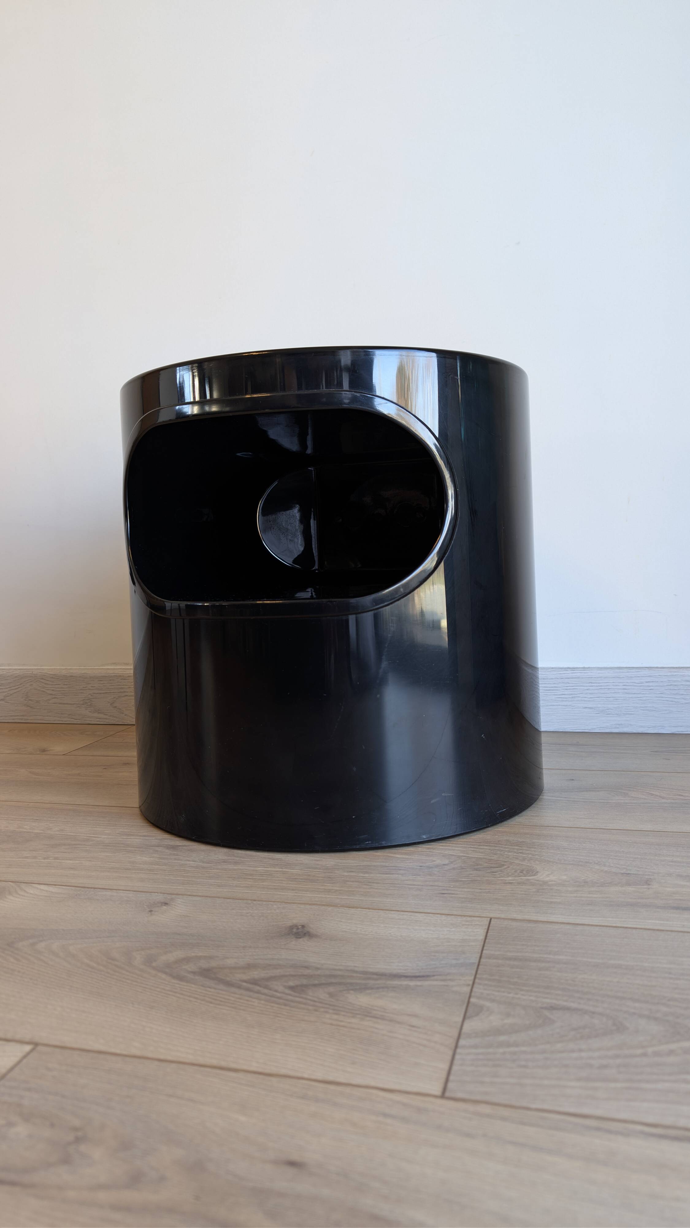 Bedside table Artemide design Emma Gismondi Schweinberger, Space A furniture