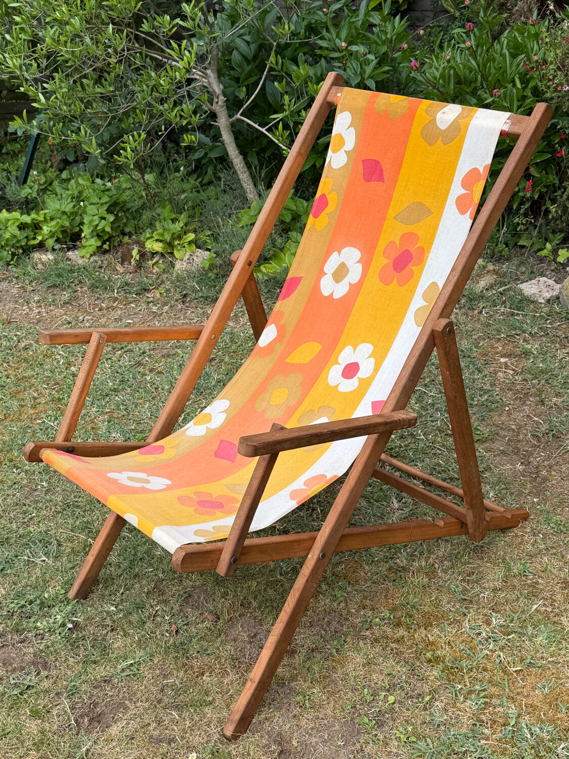 Vintage "Flower Power" Deckchair – 1970s Floral Fabric
