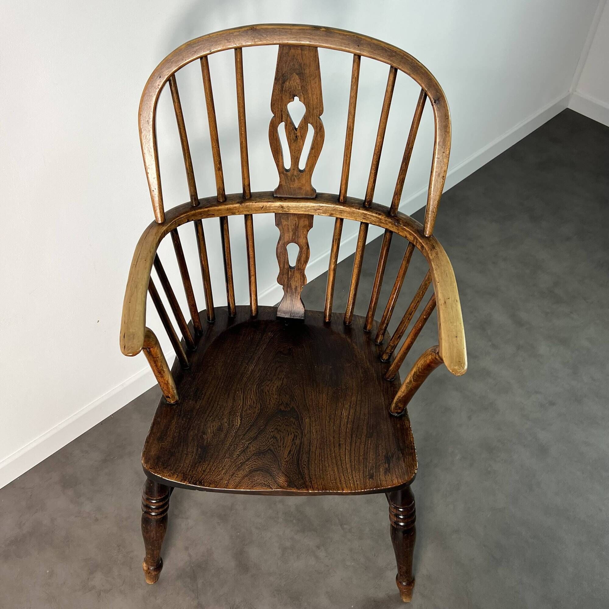 Chair, Windsor Low Back armchair in elm, England, 19th century