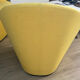 Un fauteuil Arper Colina - Design Lievore Altherr Molina, jaune