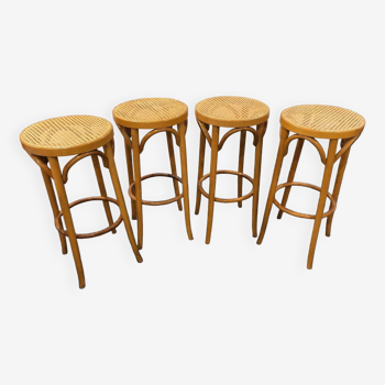 Suite de 4 tabourets en cannage traditionnel