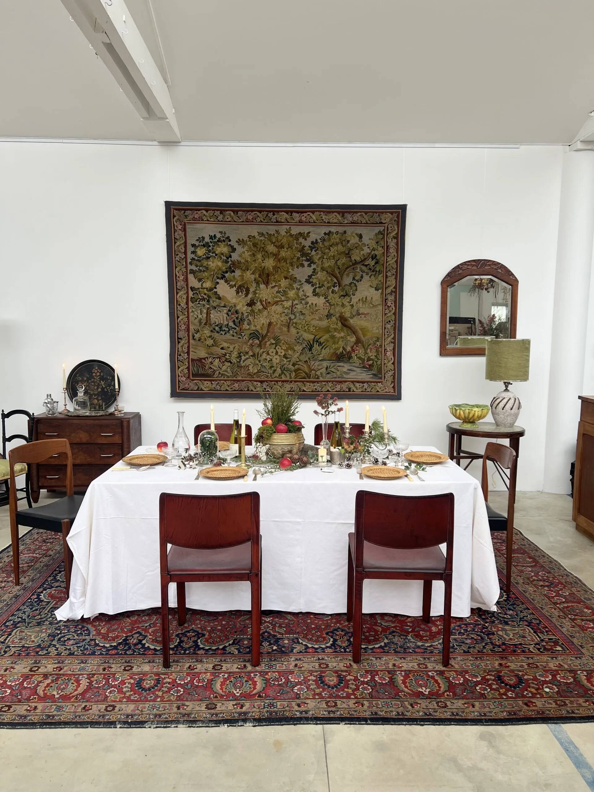 Tapisserie verdure dans le goût d’Aubusson sur châssis (214 x 176 cm)