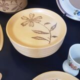 Set of 10 flat stoneware plates