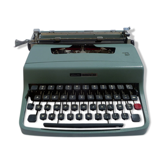 Typewriter by Olivetti Lettera 32