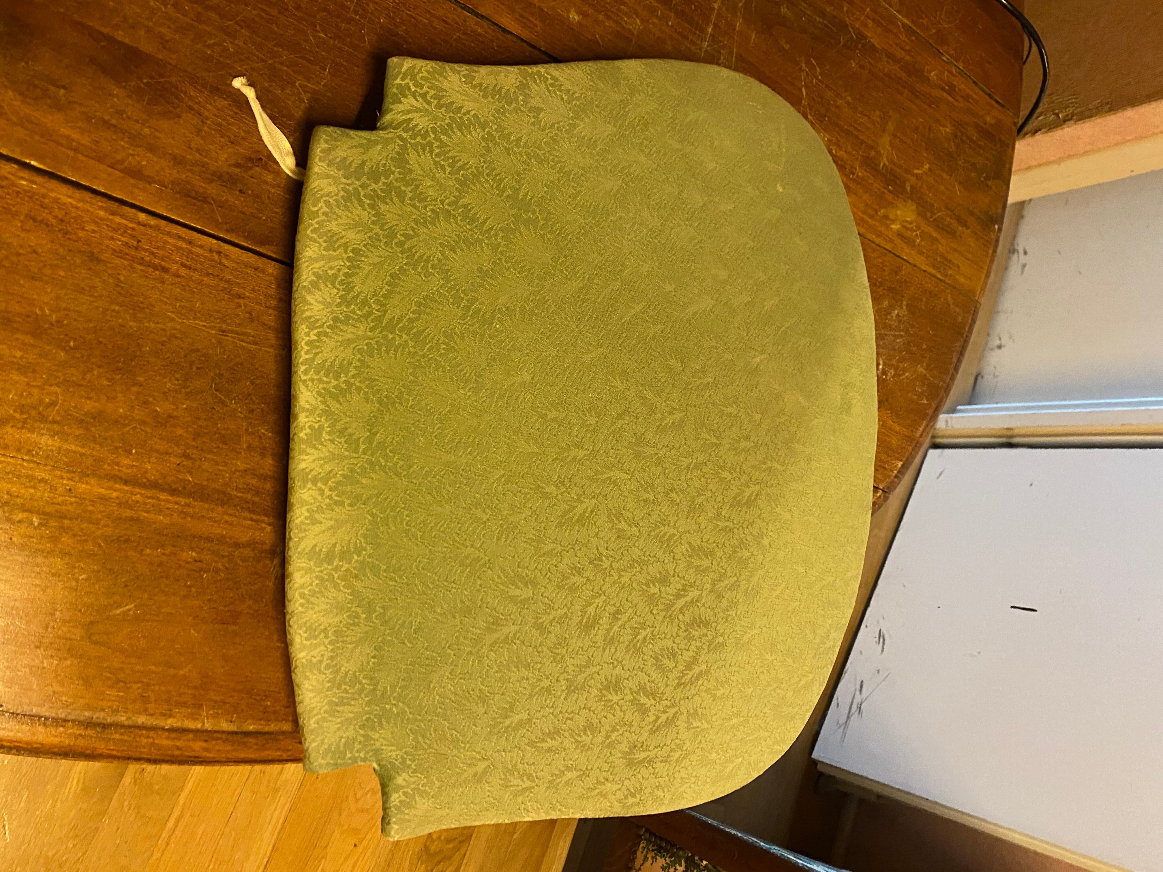 6 chaises 2 fauteuils en cannage, de style L.XVI , peint vert clair