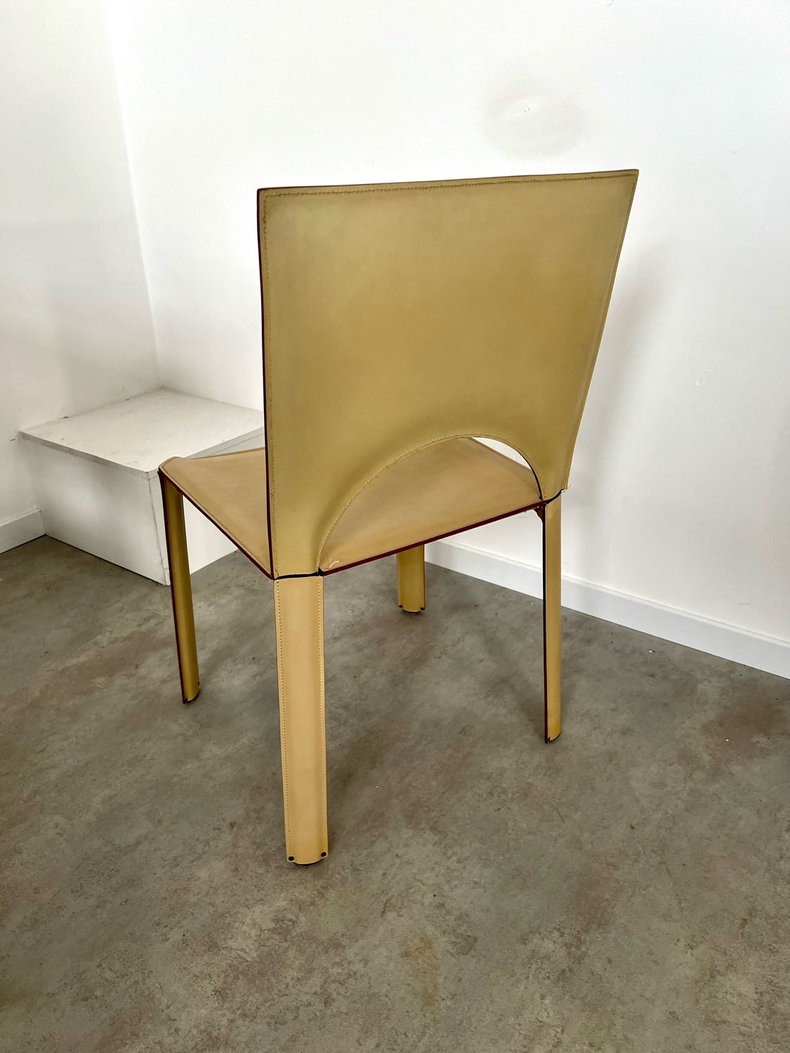 Lot 4 chairs all leather cream design 70s/80s Italy vintage