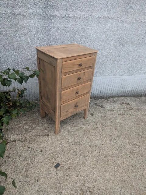 Petite commode.