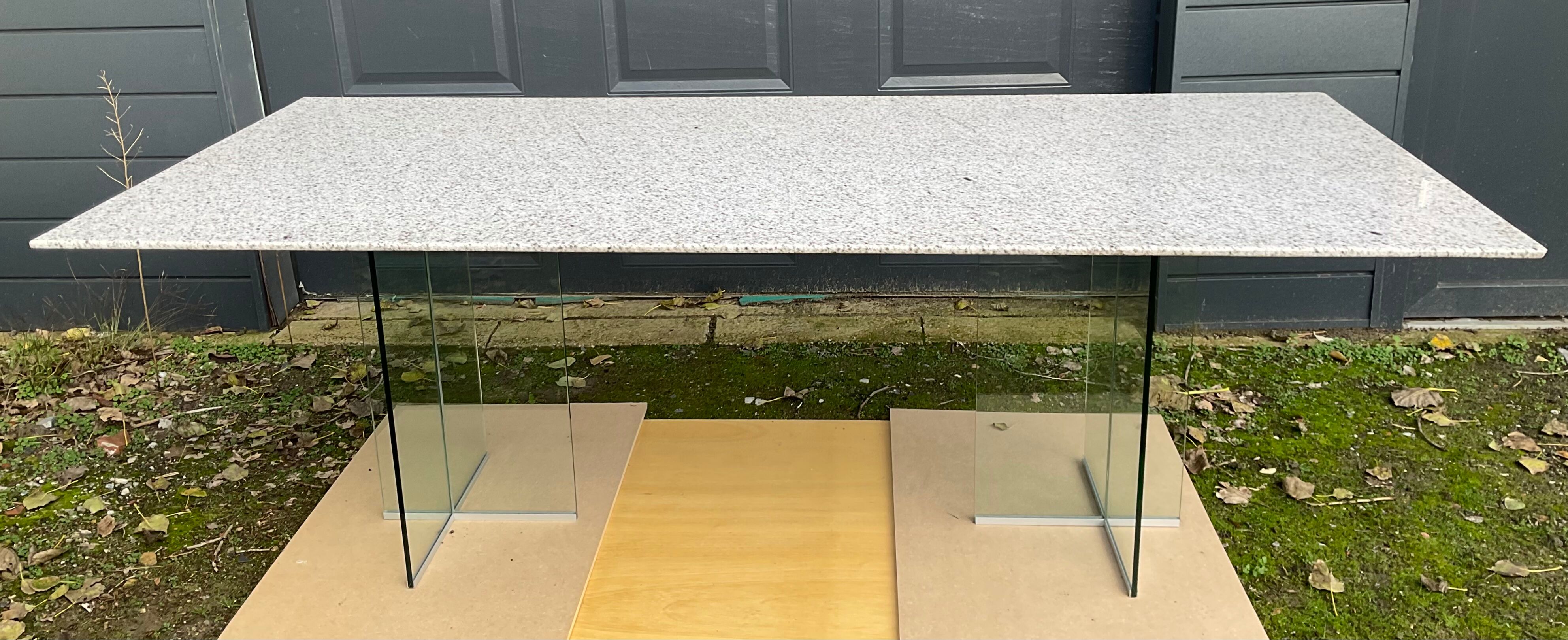 Dining table 70-80s in granite and tempered glass