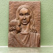 Bas relief moderniste, vierge à l'enfant, bois sculpté, signé
