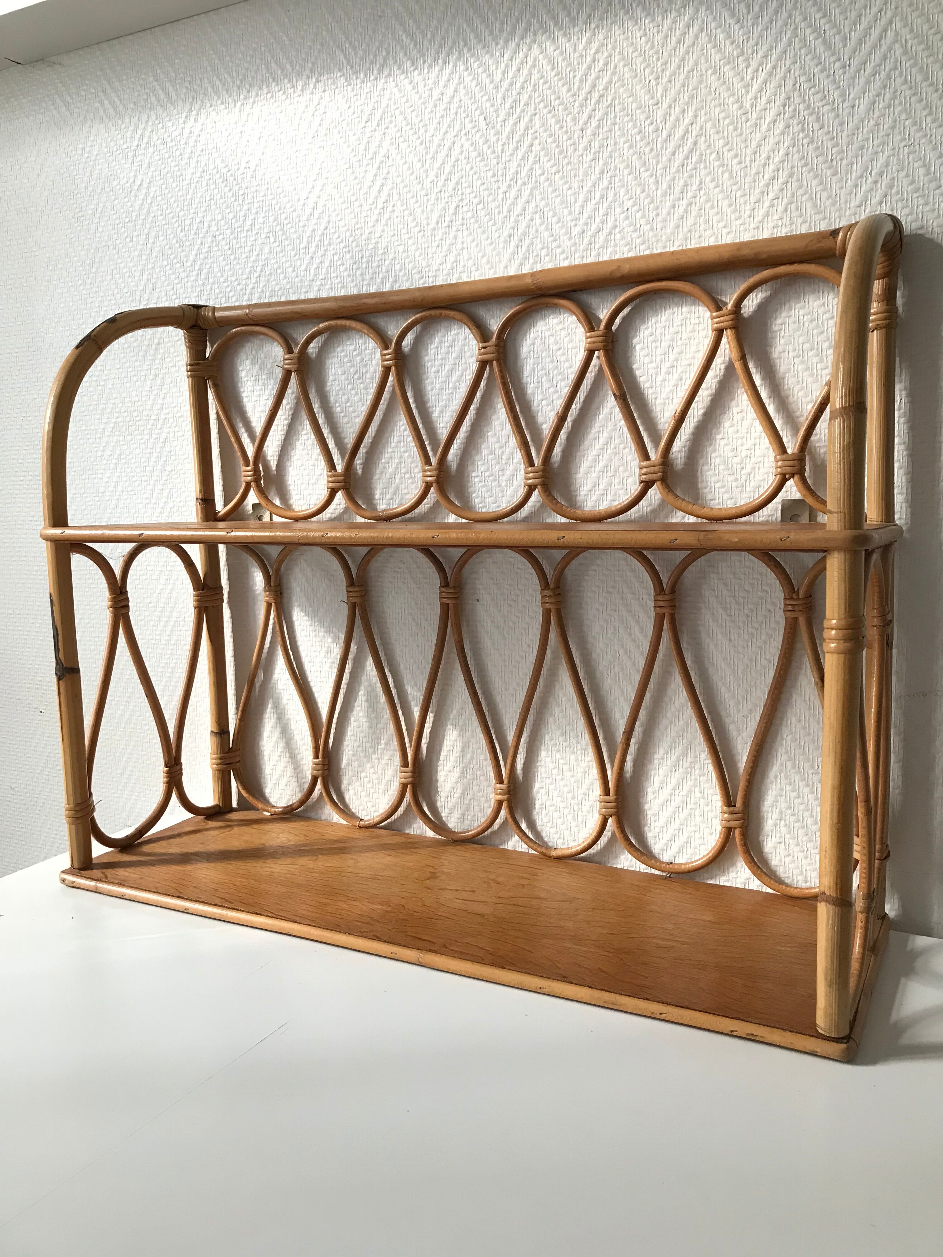 Shelf rattan