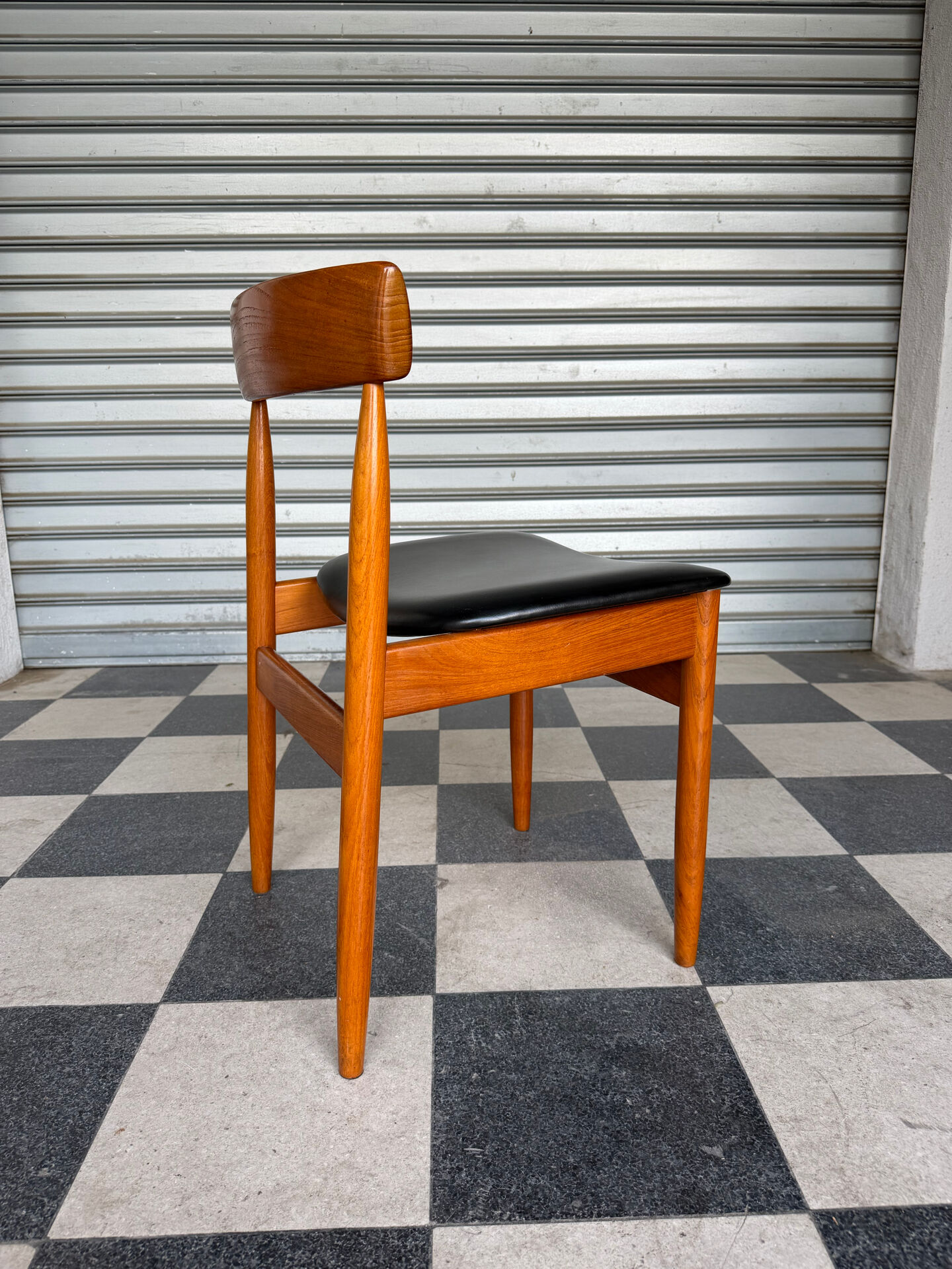 Lot de 4 chaises danoises en teck