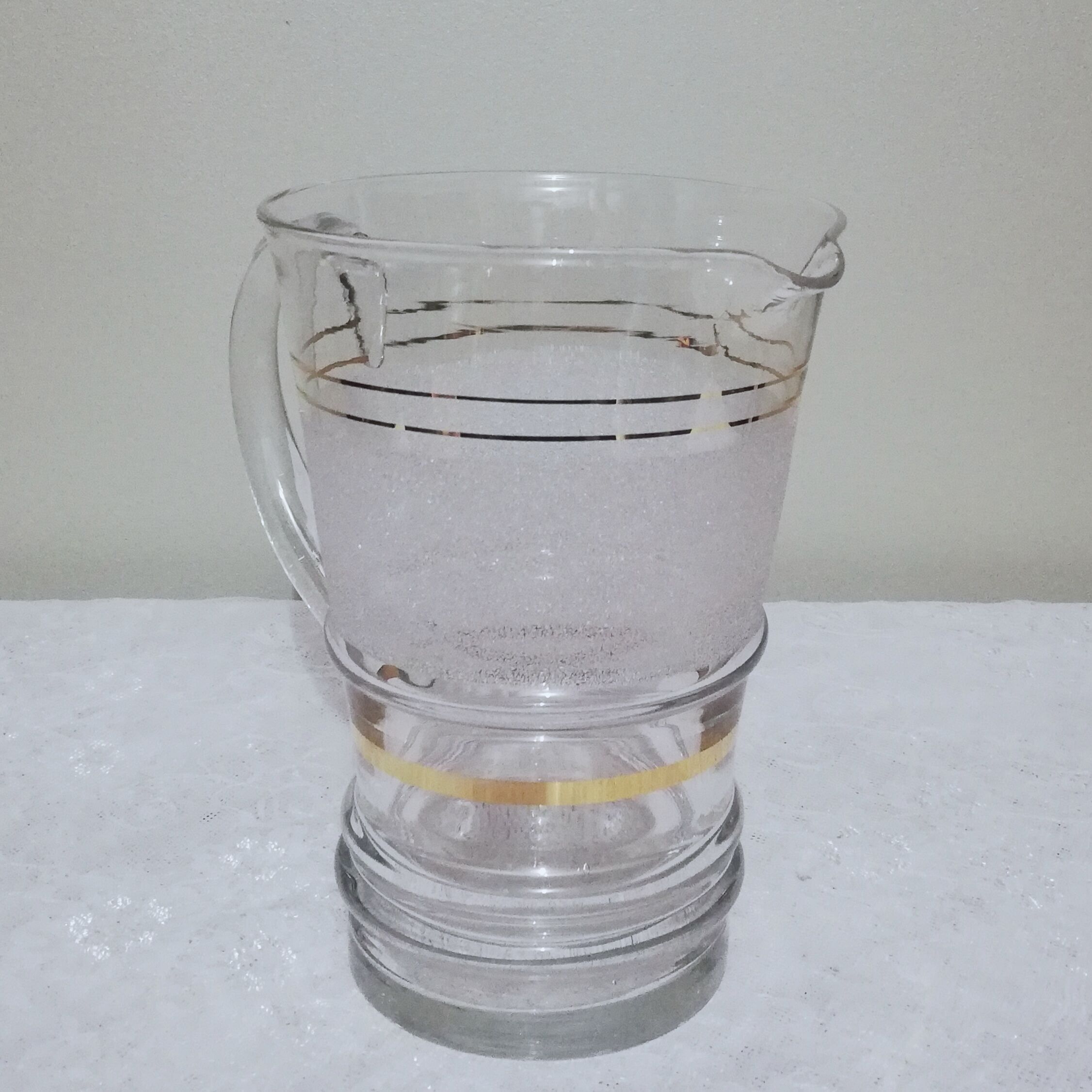 Pitcher in frosted glass and gilding 1 liter