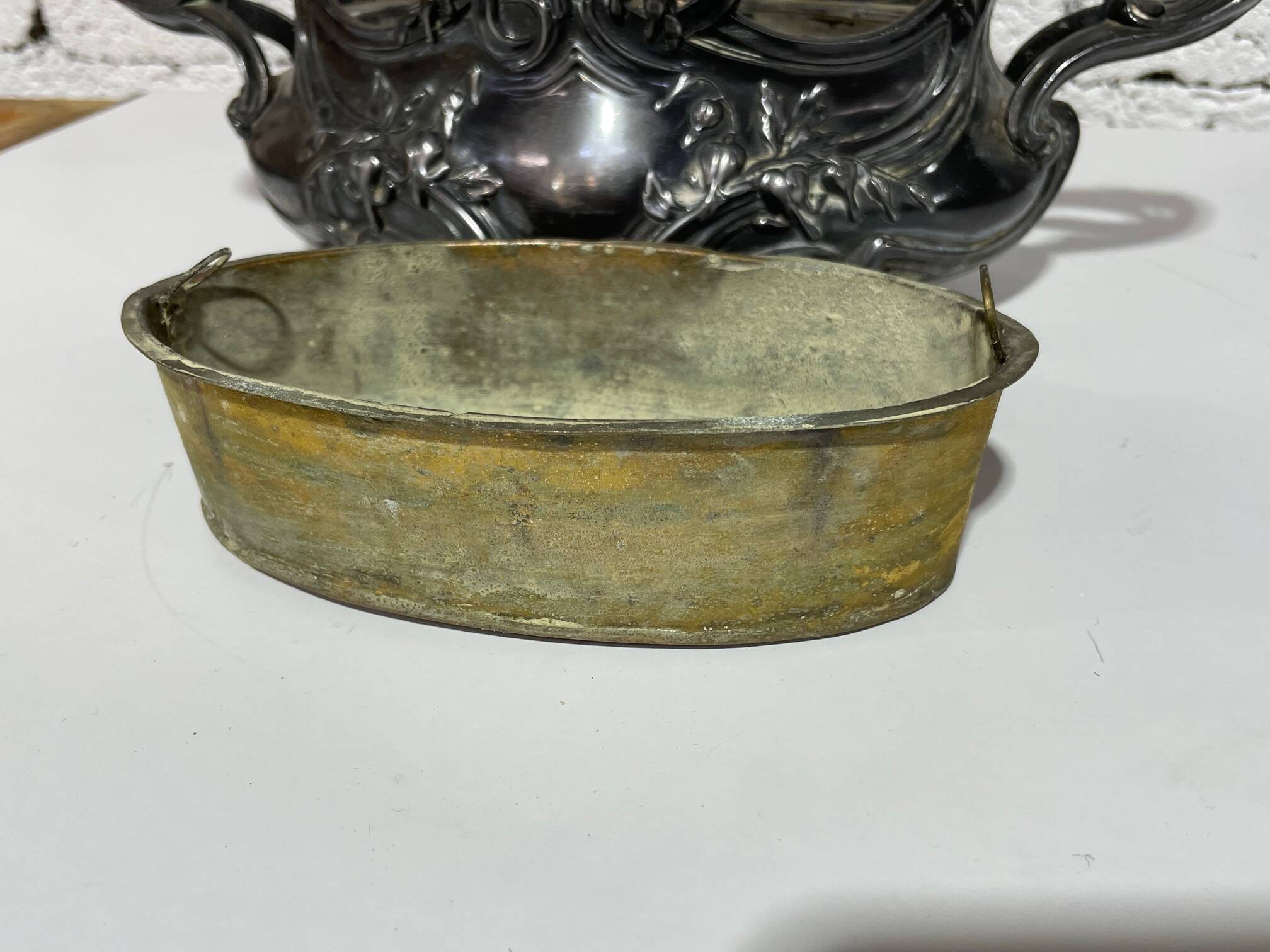 Table jardinière and its silver-plated tray in Louis XV style.