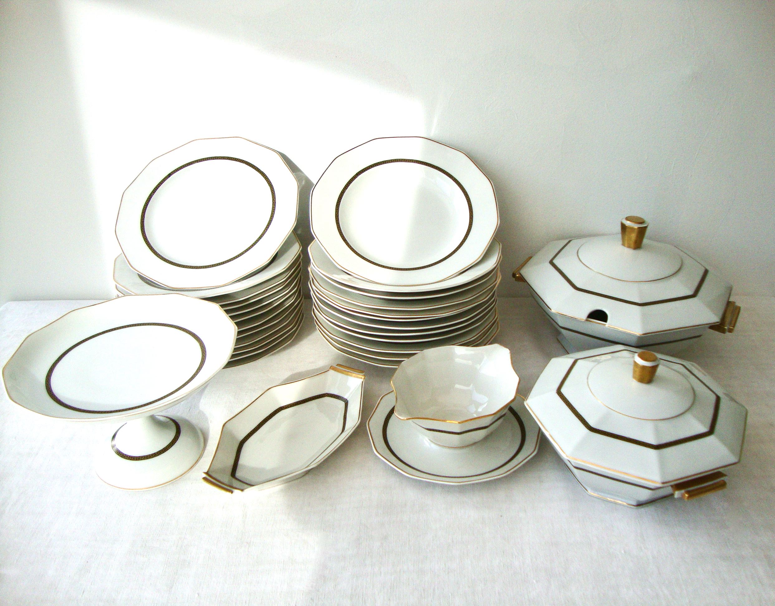 Porcelain plates for 12 people
