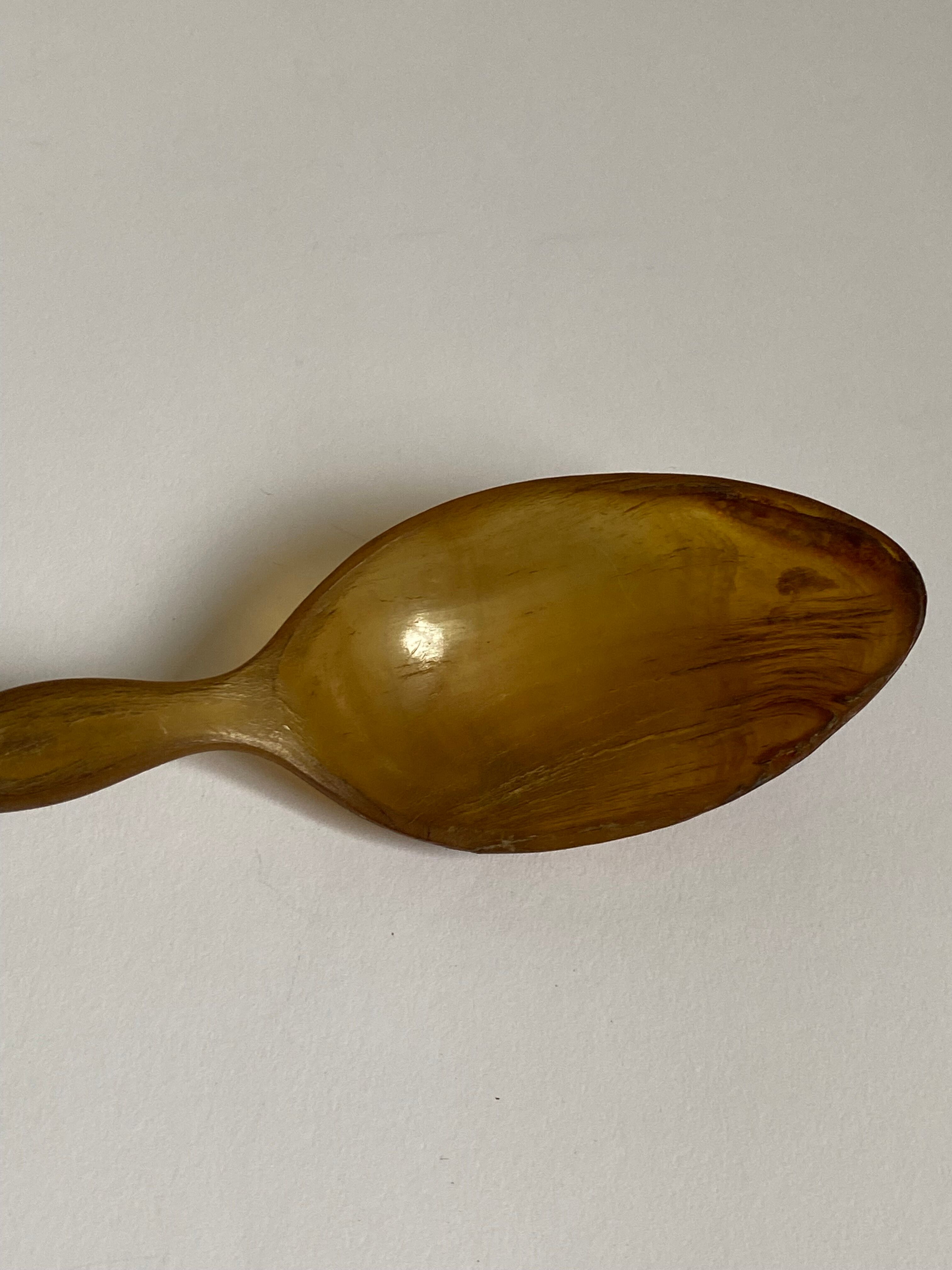 Cuillère en corne et métal argenté