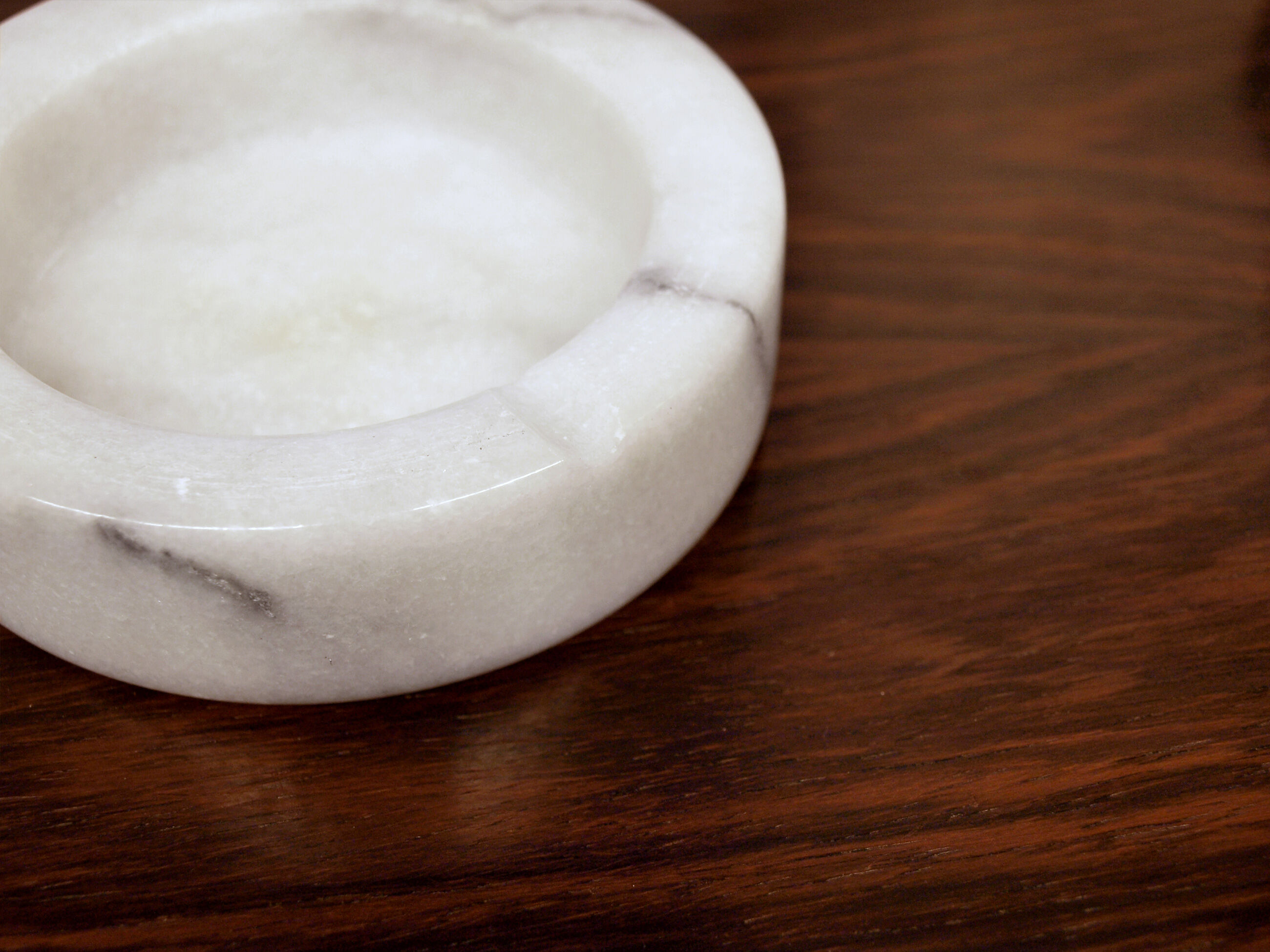 Italian ashtray in Carrara marble