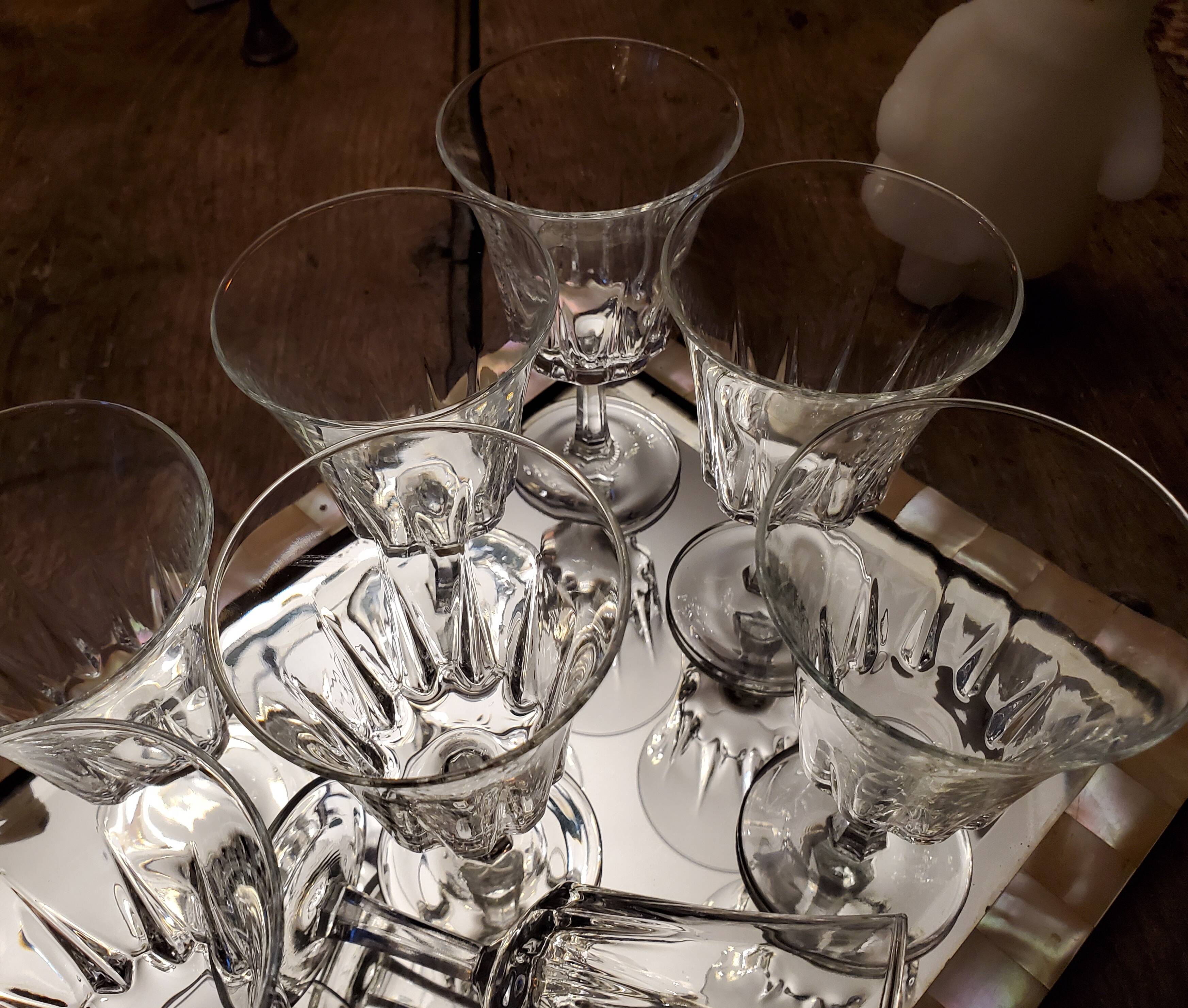 Verres à pied en verre ciselé 70's