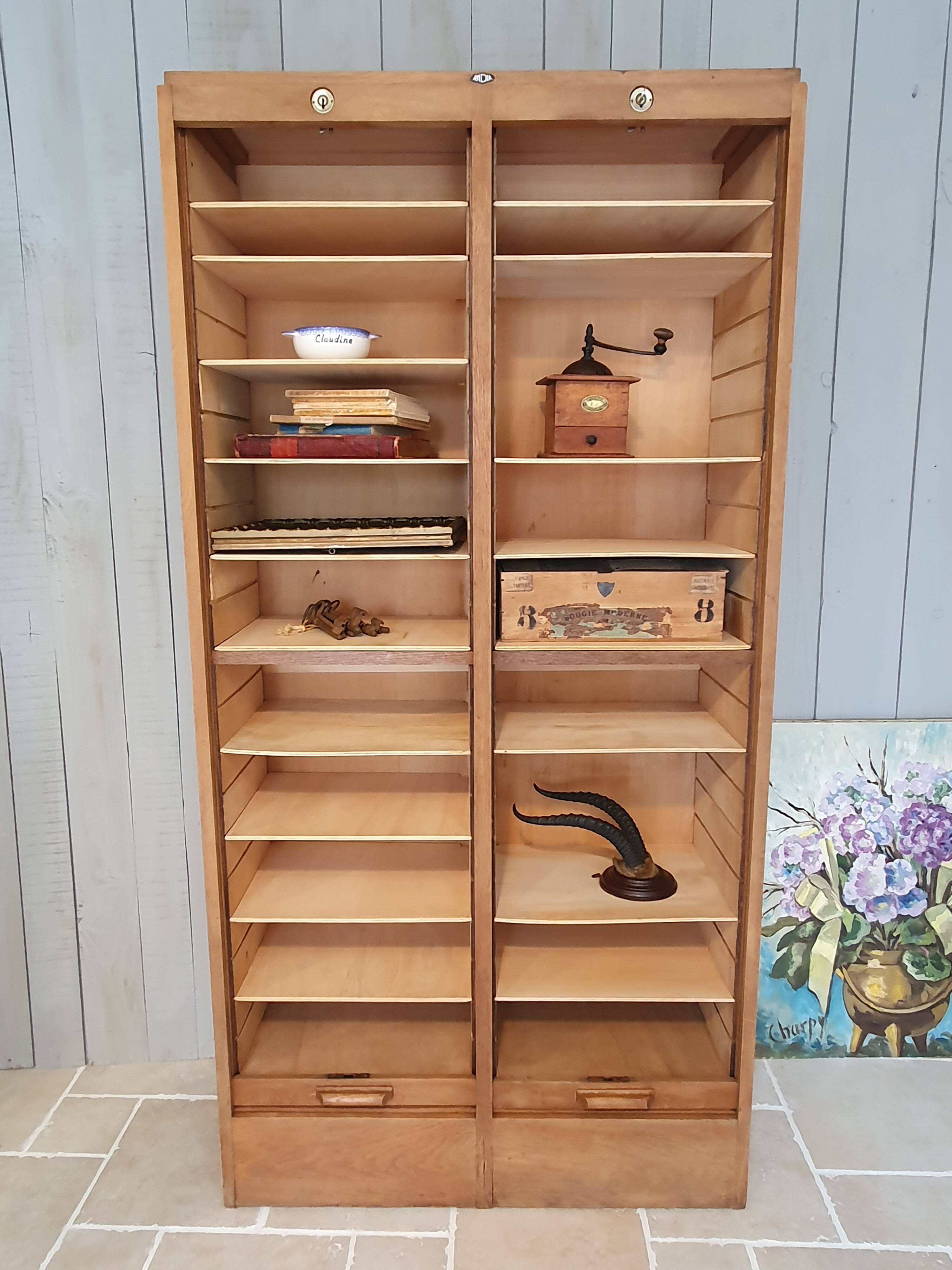 Double curtain cabinet