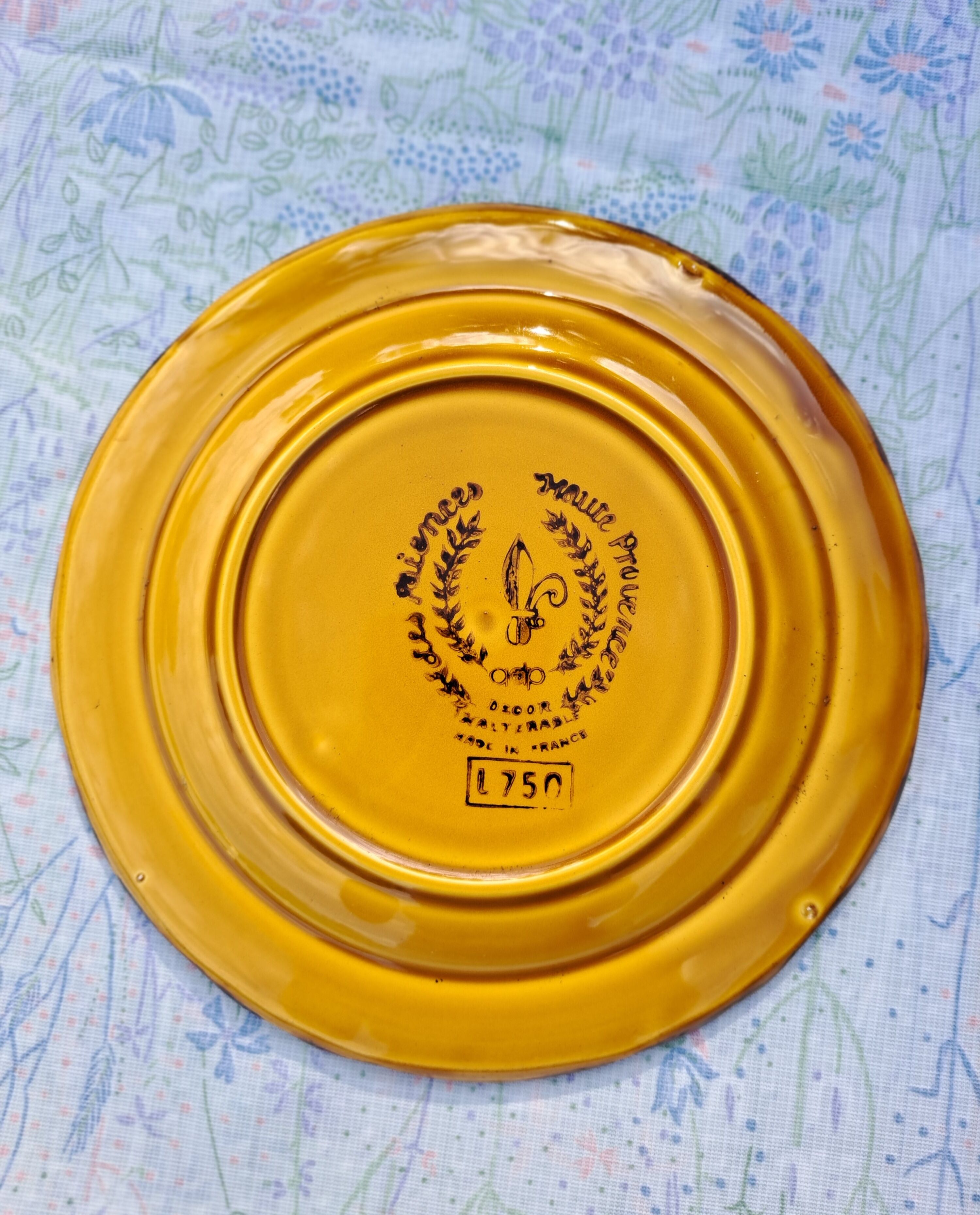 11 assiettes à dessert