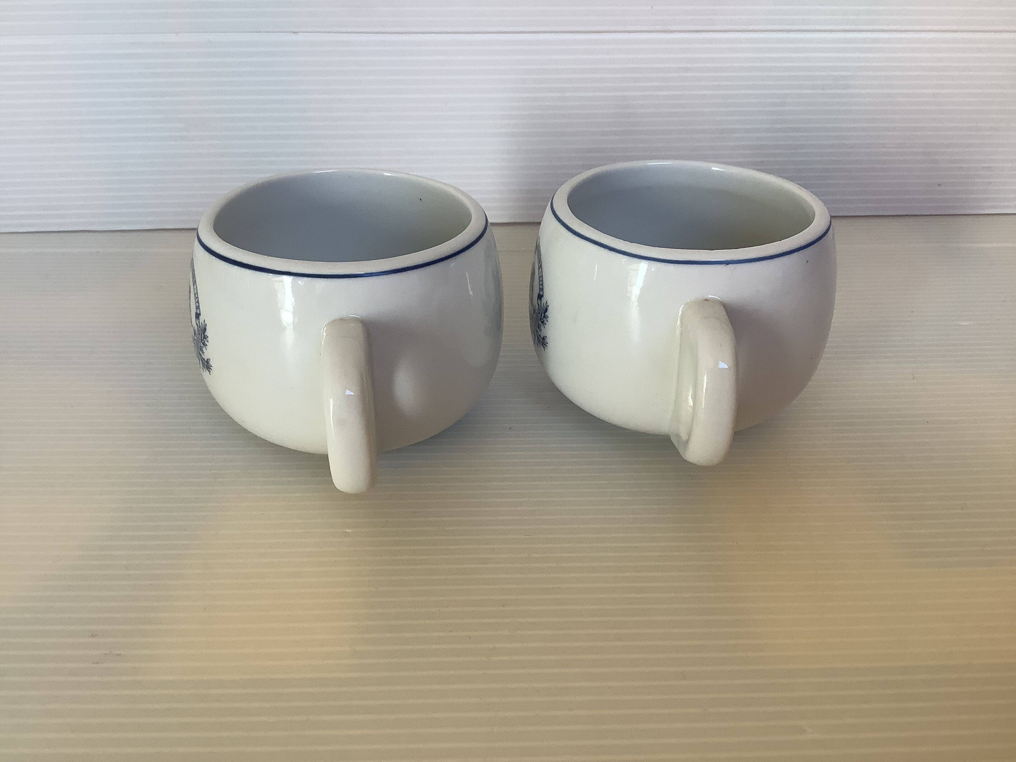 Pair of cups train companies of the sleeping cars of the great European express