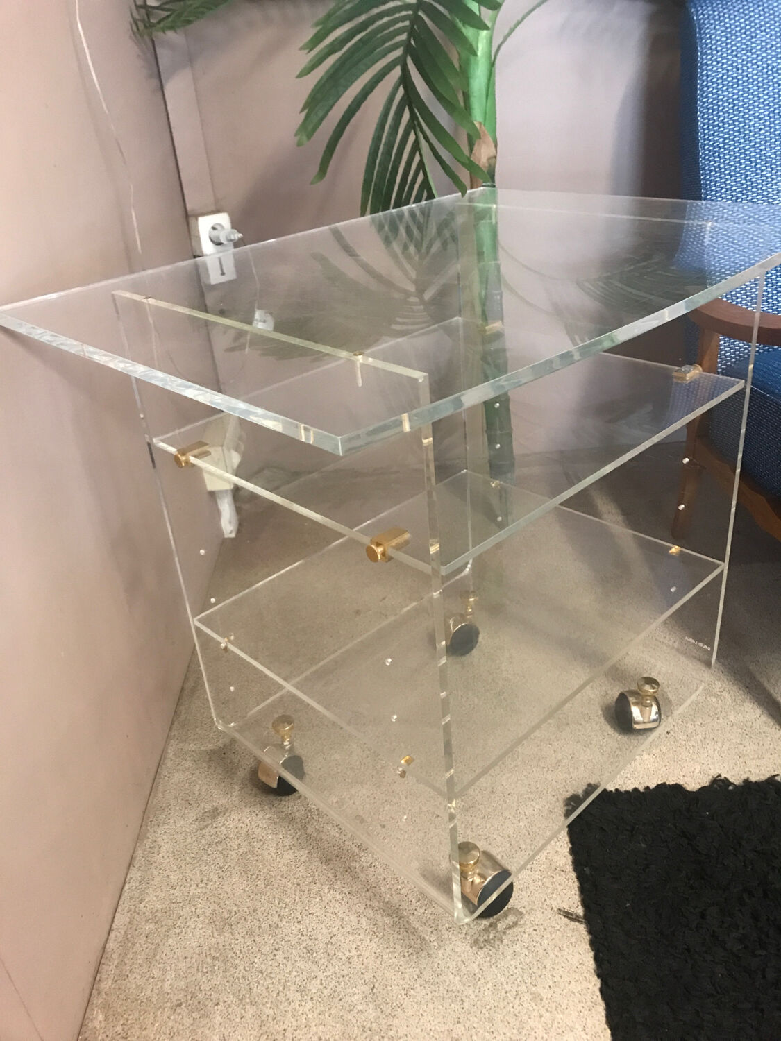 Vintage side table in plexiglass, design by David Lange.