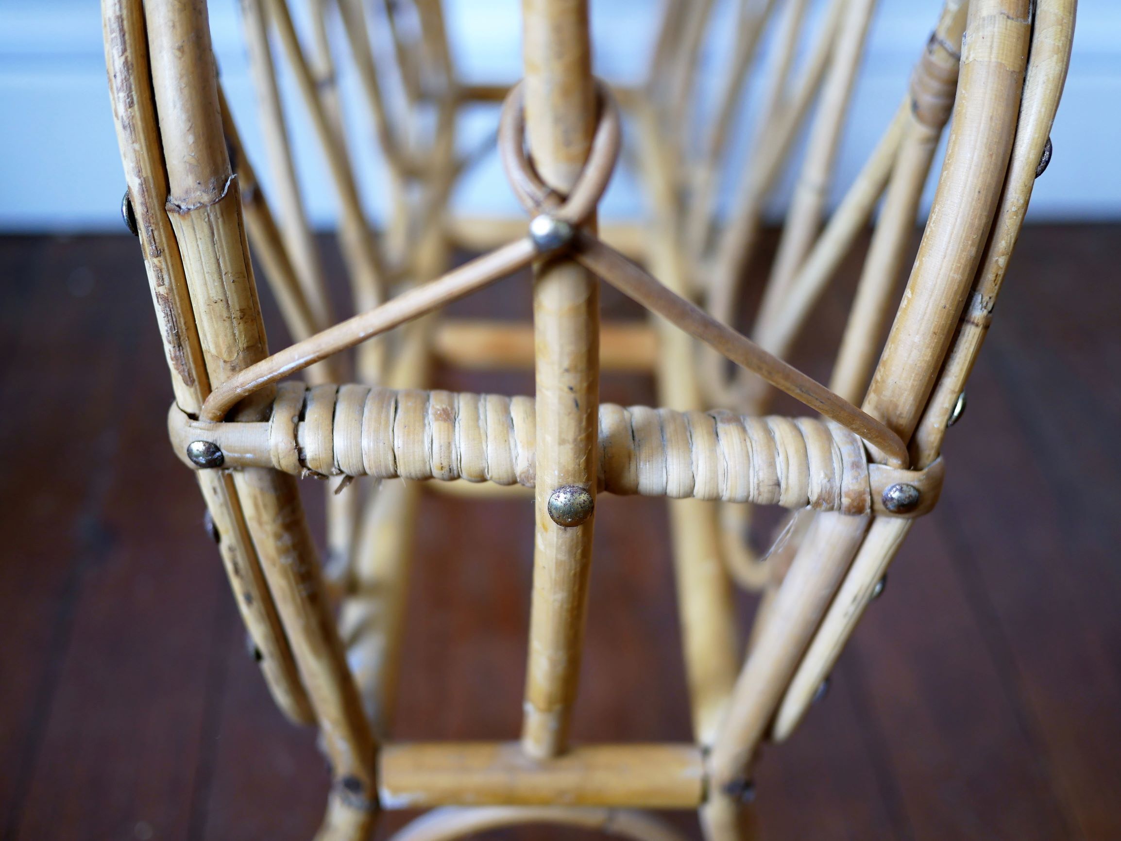 Magazine rack wicker