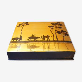 Vintage box in Asia China lacquer from the 60s