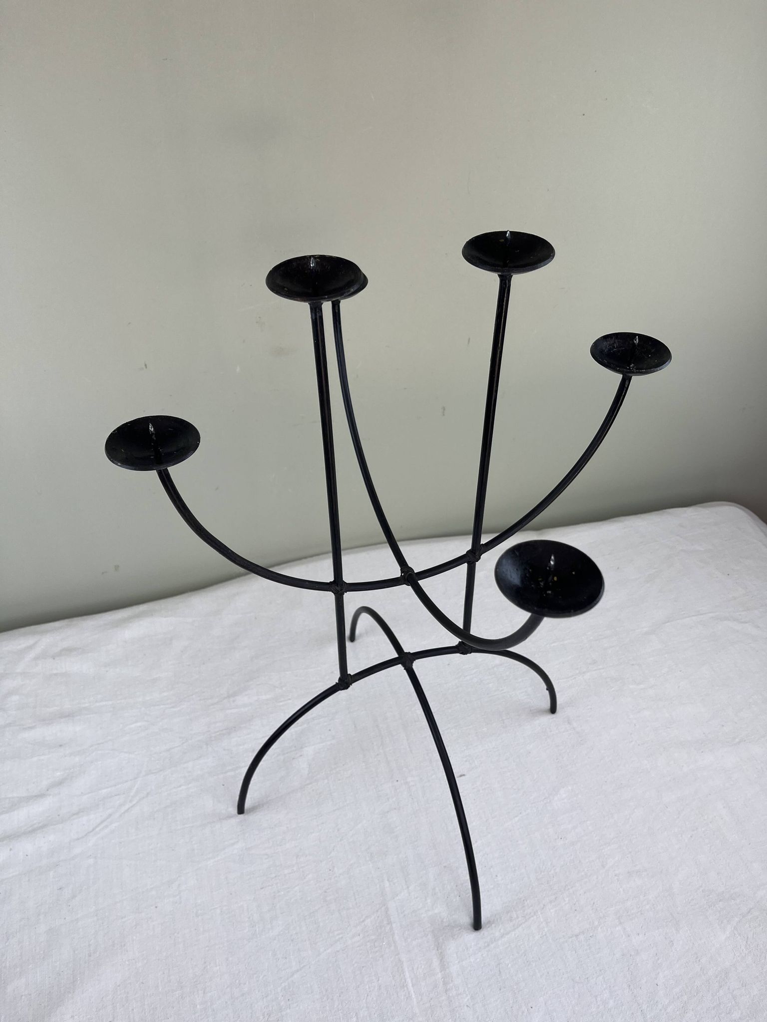 Sculptural chandelier in wrought iron