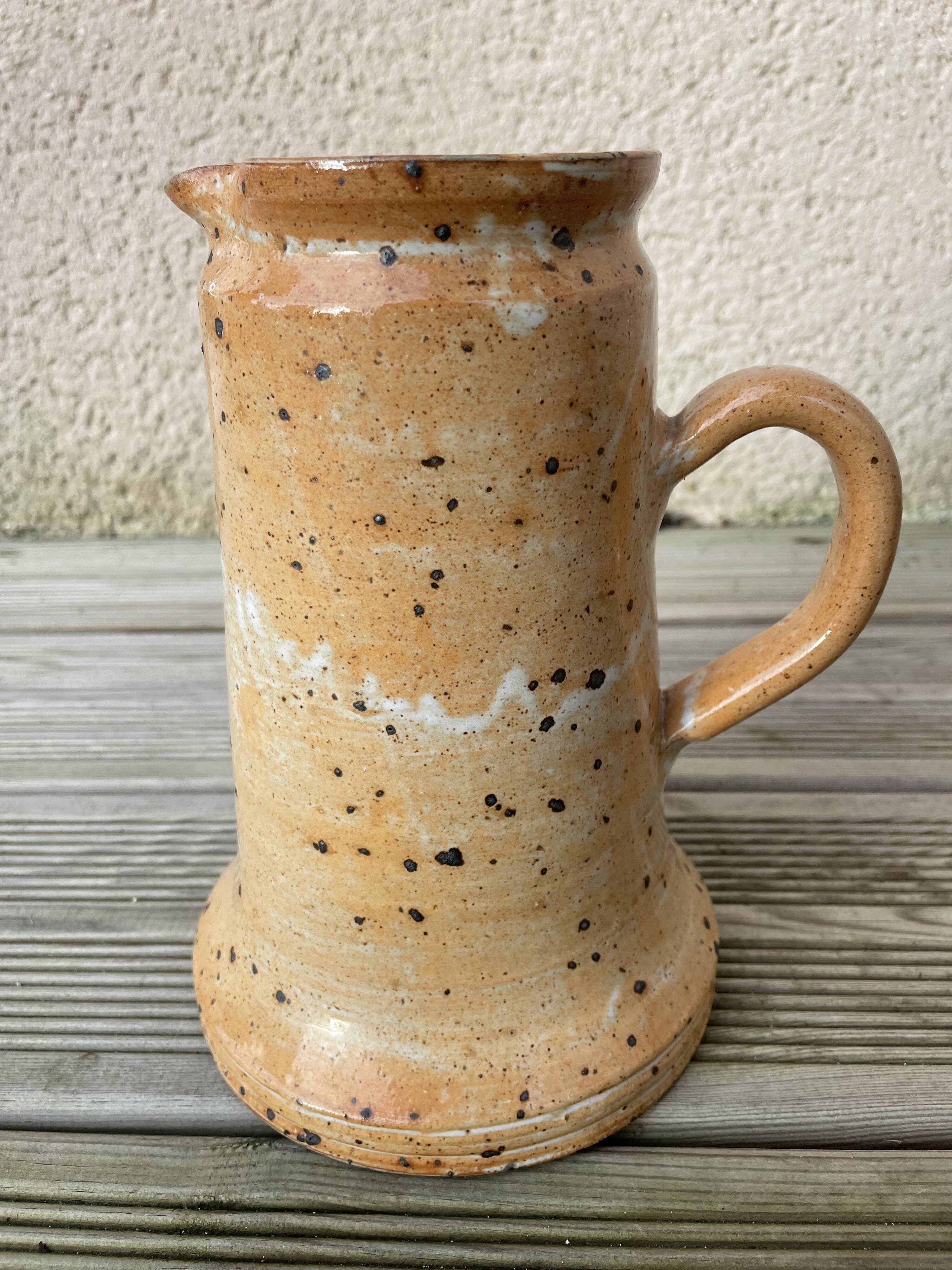 Set of 17 decorative items