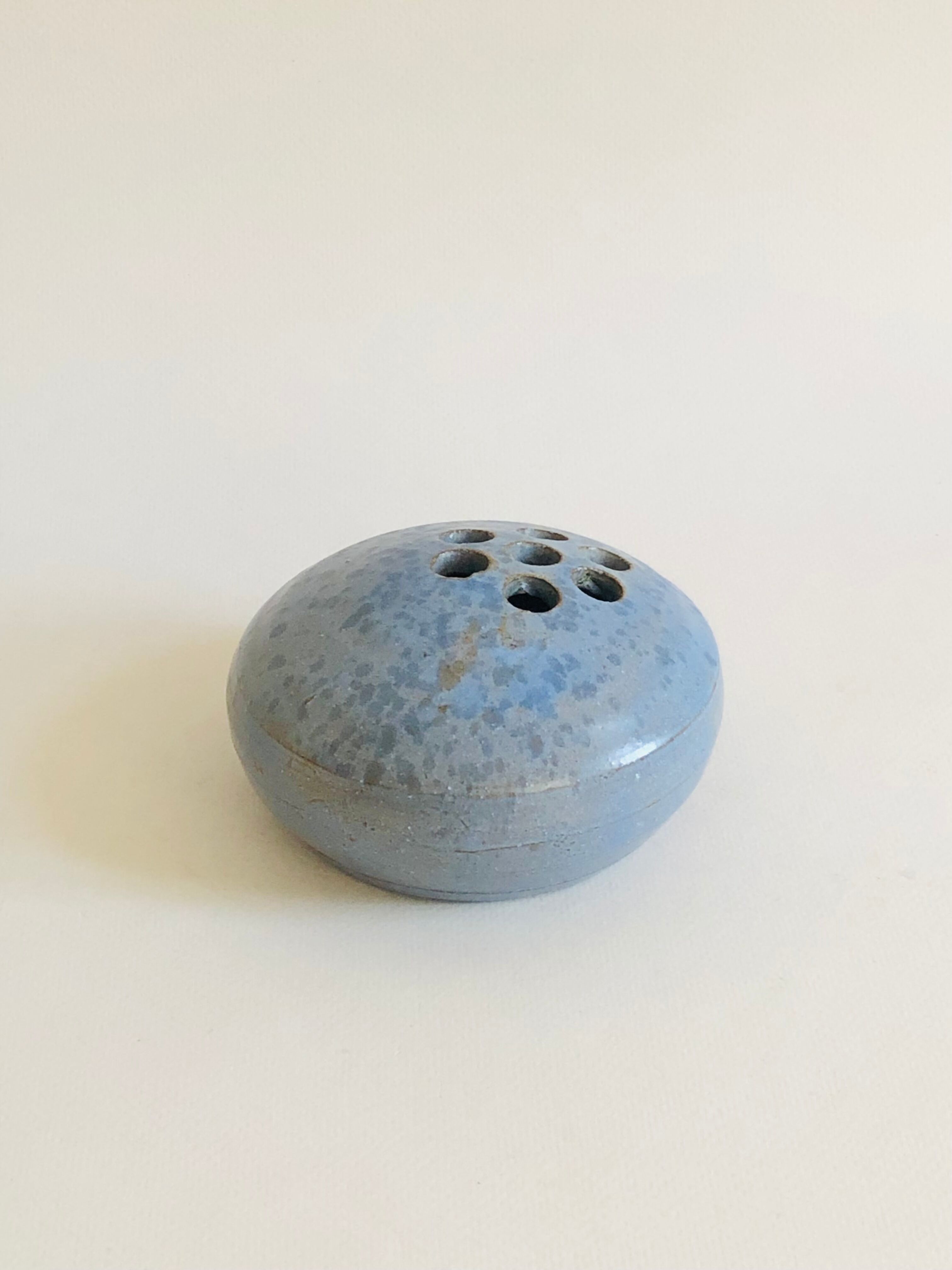 Vase pique-fleurs vintage en grès
