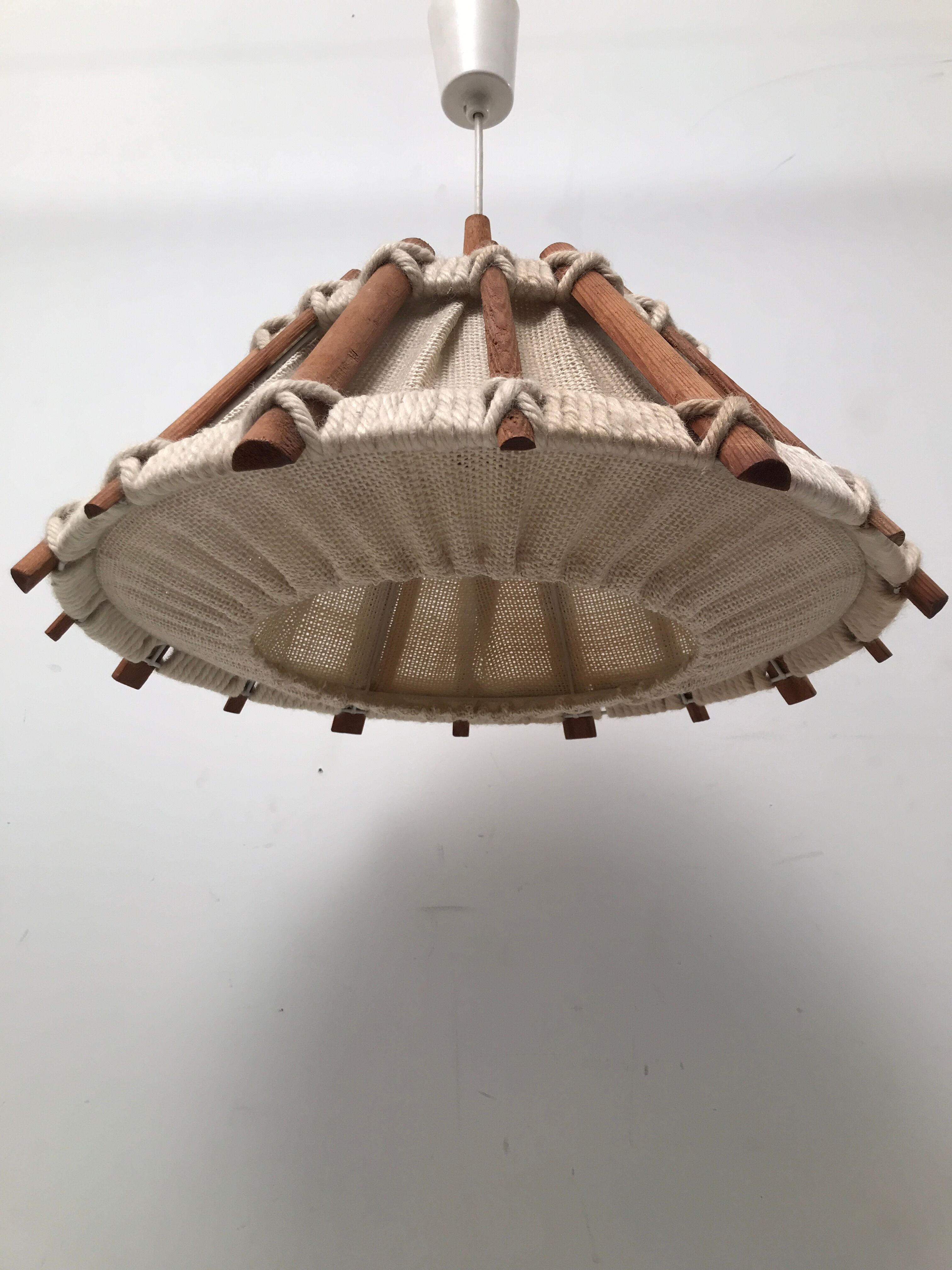 Hanging lamp in linen wood and wool