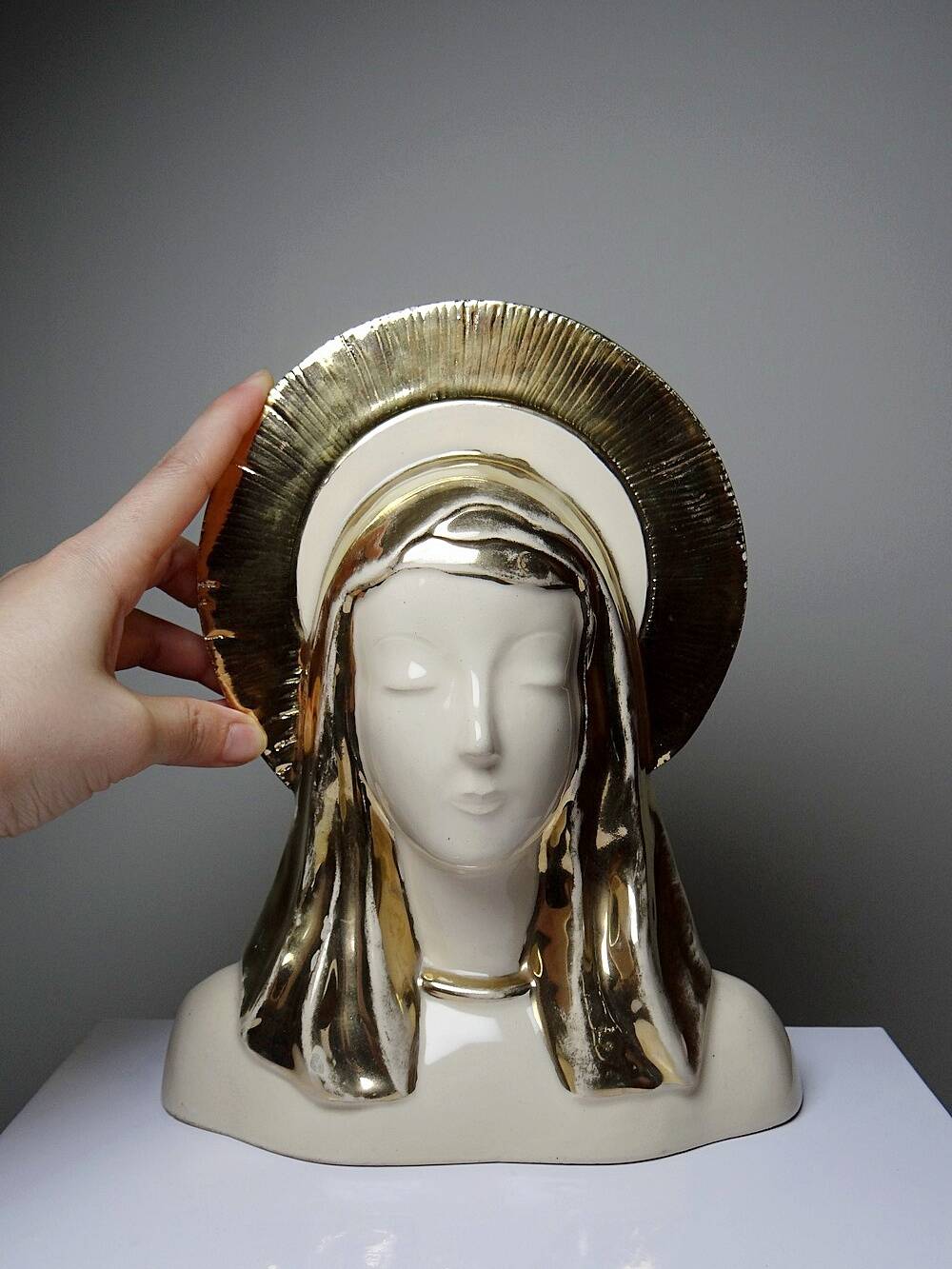 Bust of the Virgin with halo, glazed ceramic, vintage/antique craftsmanship