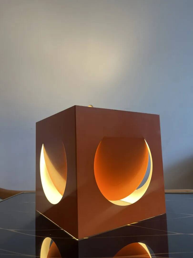 Suspension Cube - Shogo Suzuki pour Orno