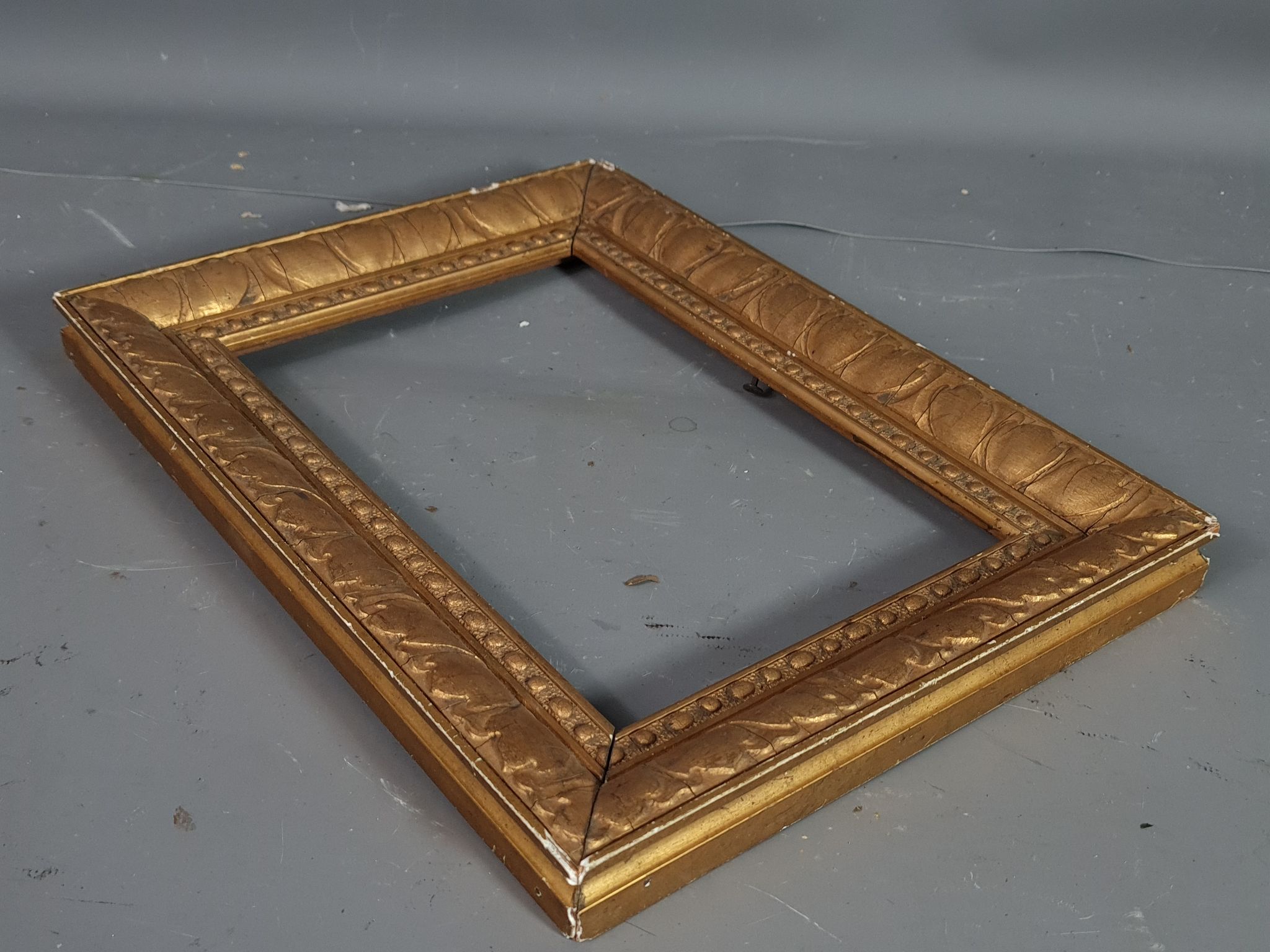 Cadre ancien bois stuc doré 29,5x21,5 cm, feuillure 23,2x15,3 cm