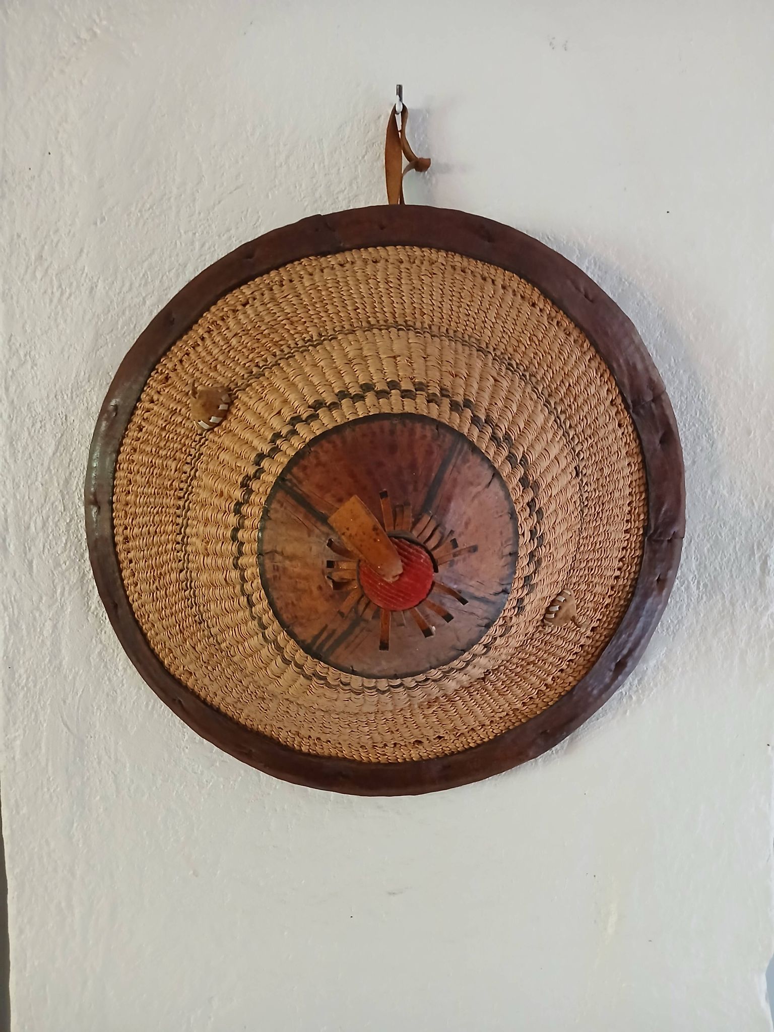 Chapeau africain ancien artisanal