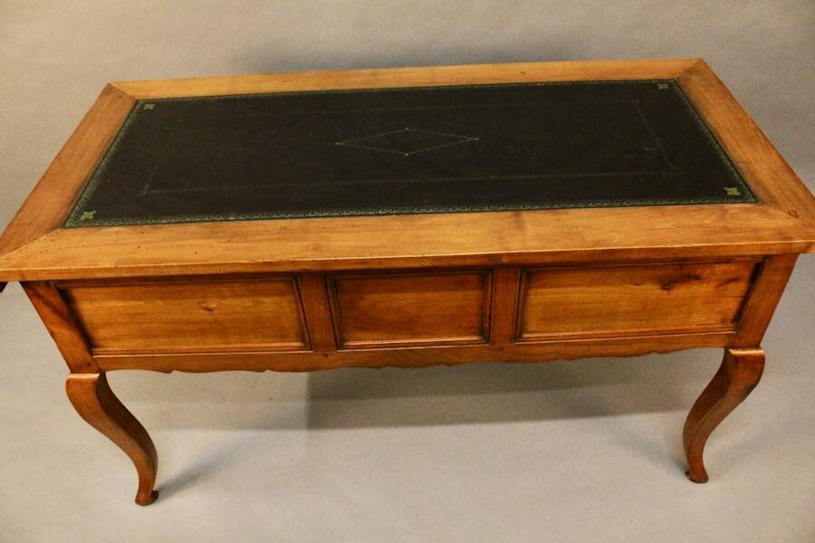 Bureau plat en merisier et son fauteuil