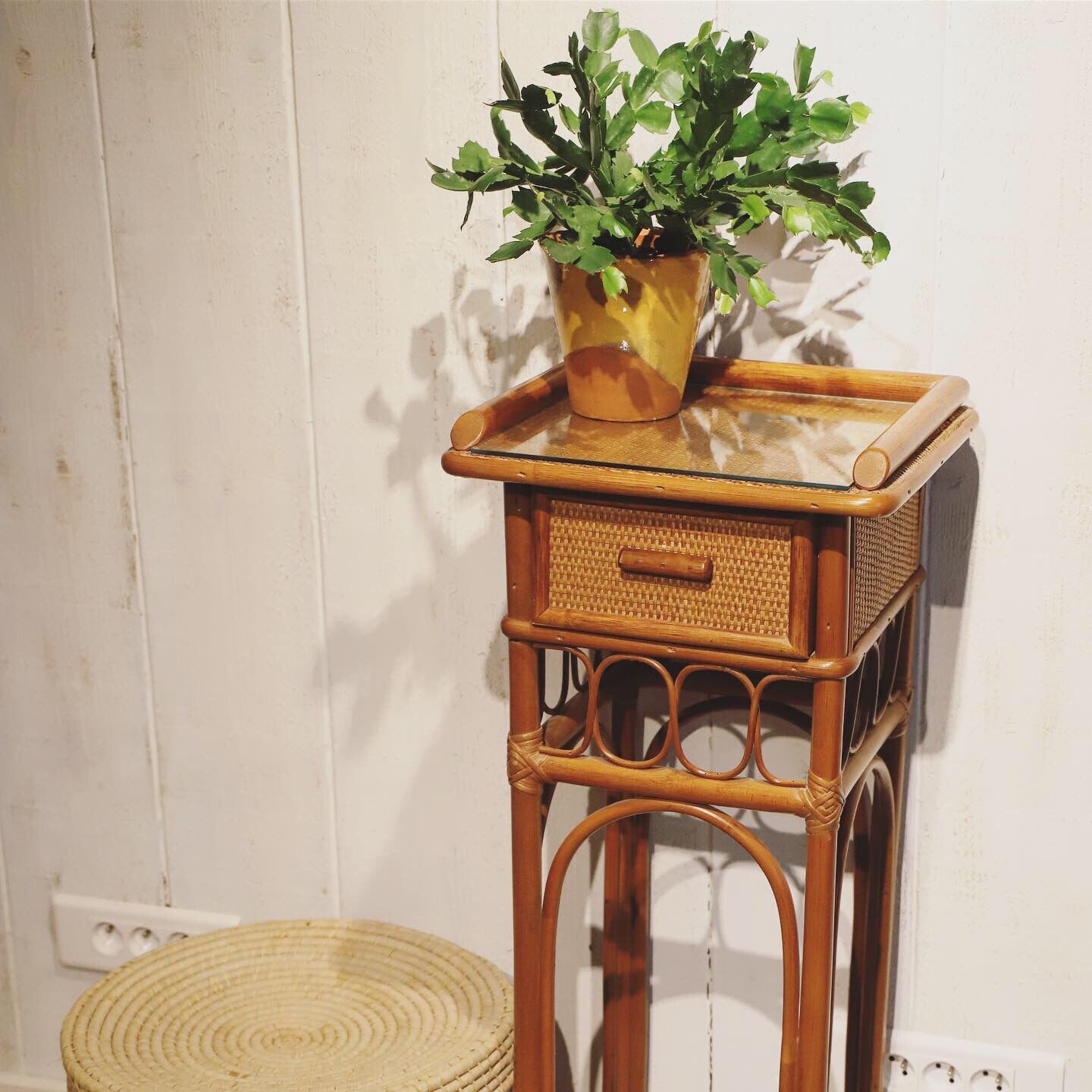 Vintage rattan healing 1960