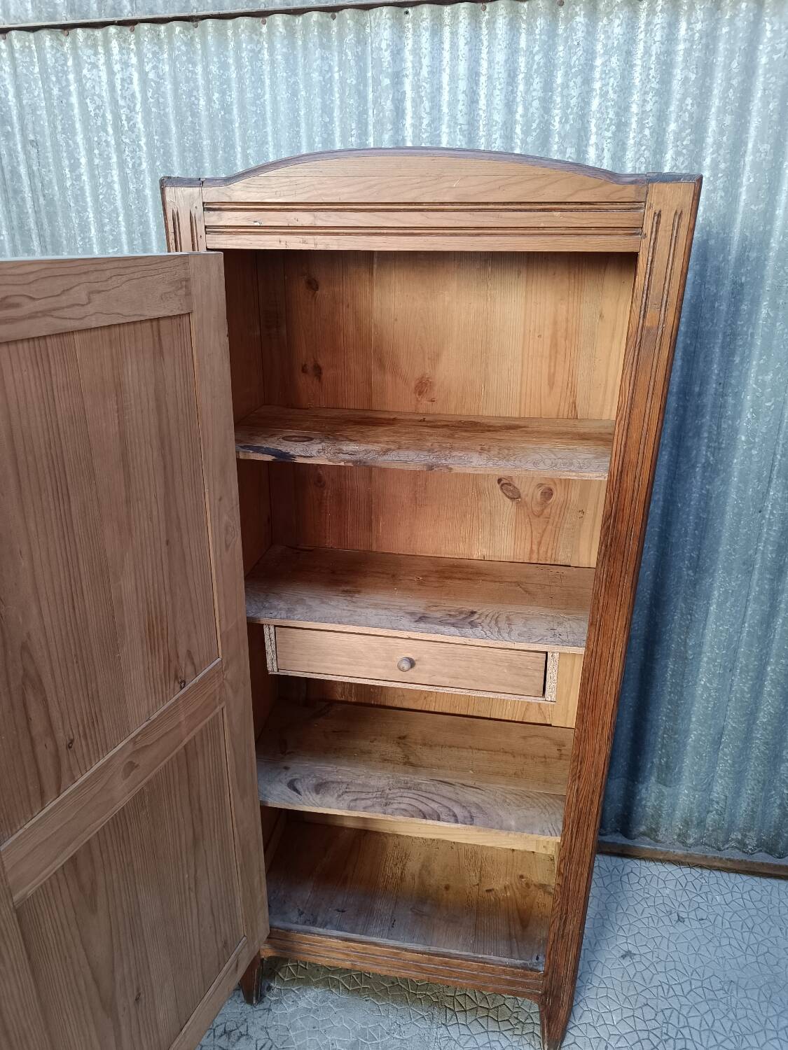 Armoire parisienne - Bonnetière