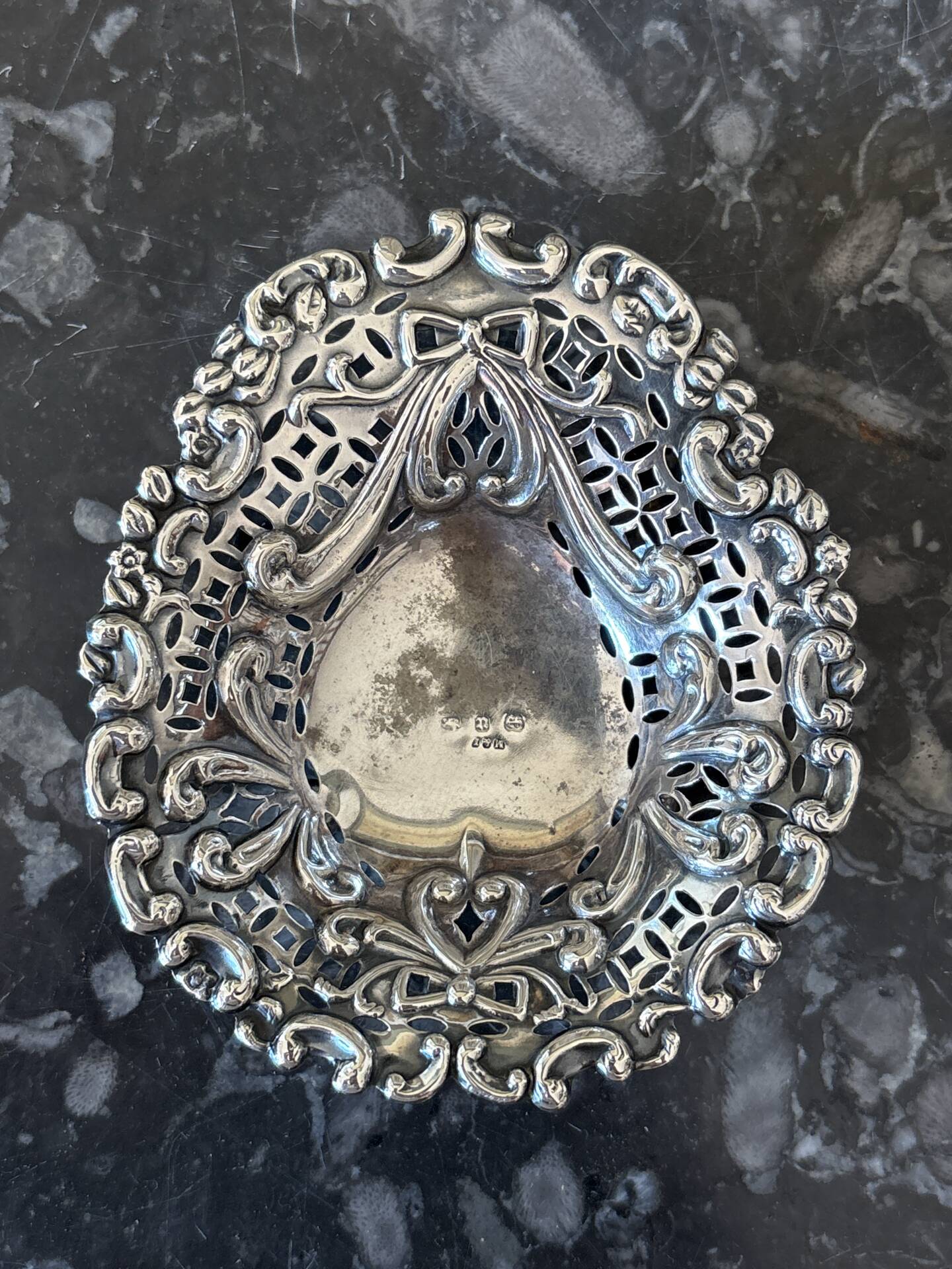 Openwork heart-shaped bowl in solid silver – Rococo style